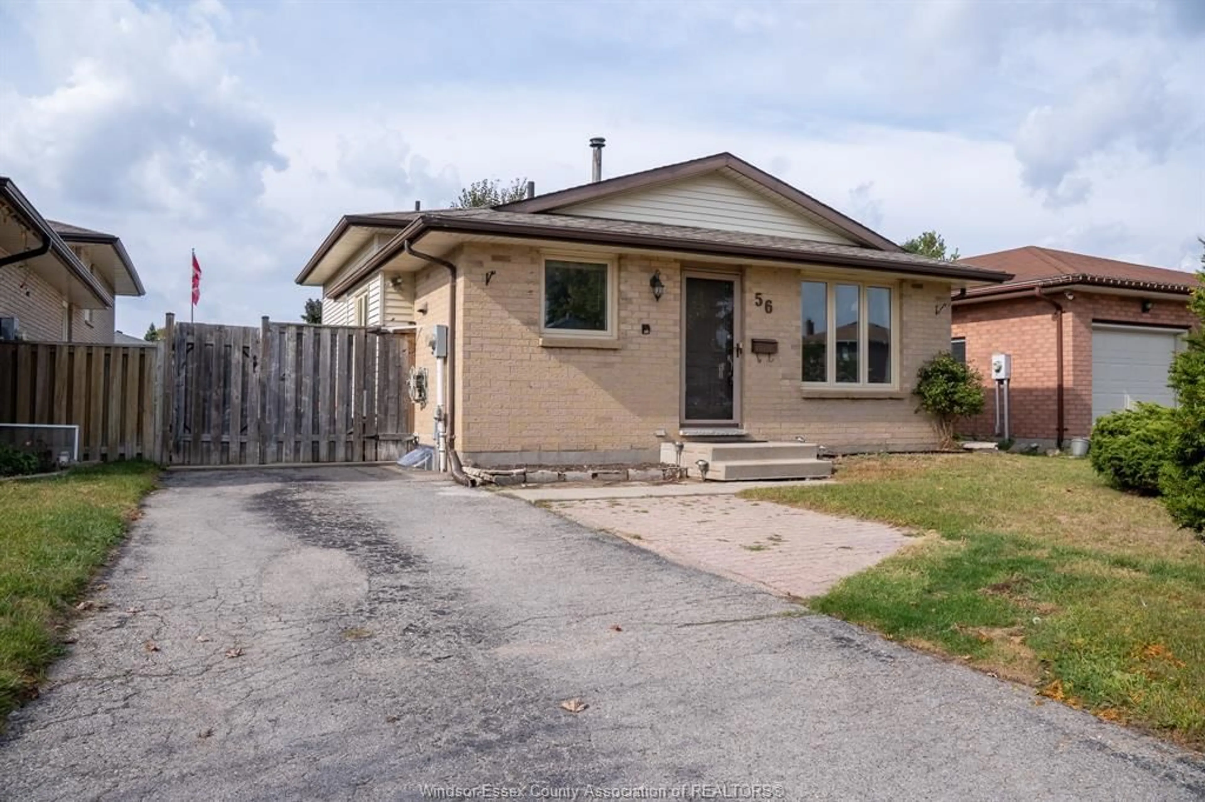 A pic from outside/outdoor area/front of a property/back of a property/a pic from drone, street for 56 QUAIL RIDGE Cres, London Ontario N5W 5T6