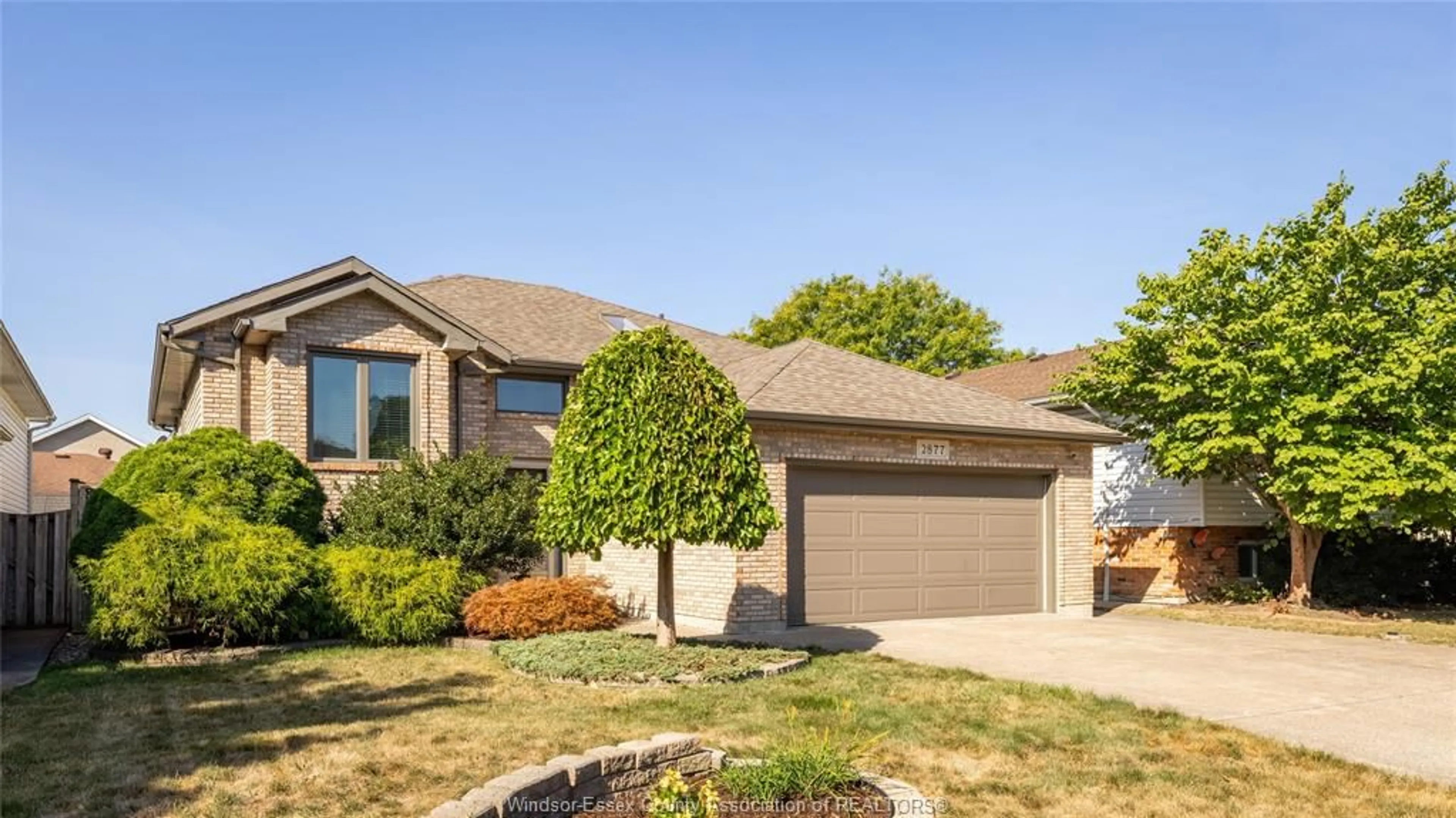 Home with vinyl exterior material, street for 2877 RUTH Rd, Windsor Ontario N8R 2H7