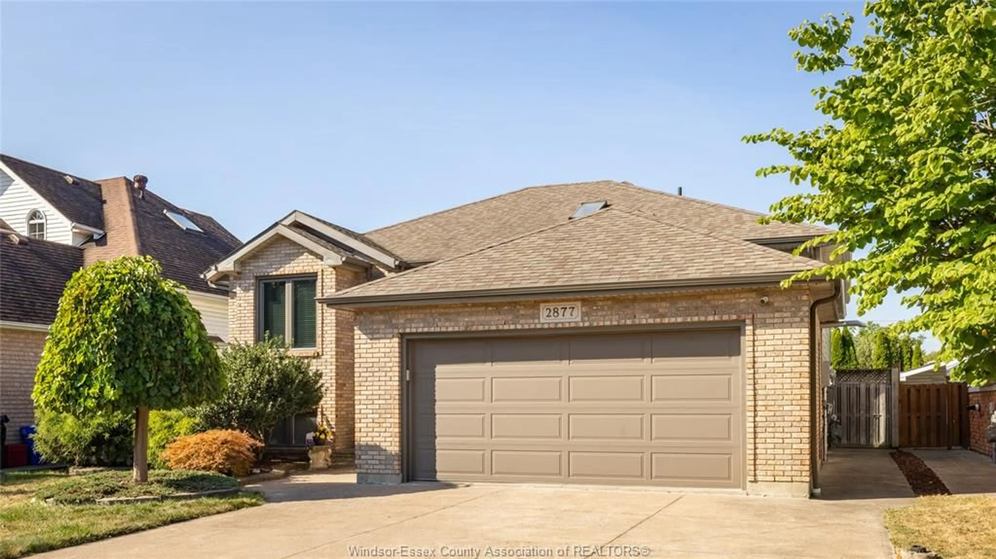 Home with brick exterior material, street for 2877 RUTH Rd, Windsor Ontario N8R 2H7