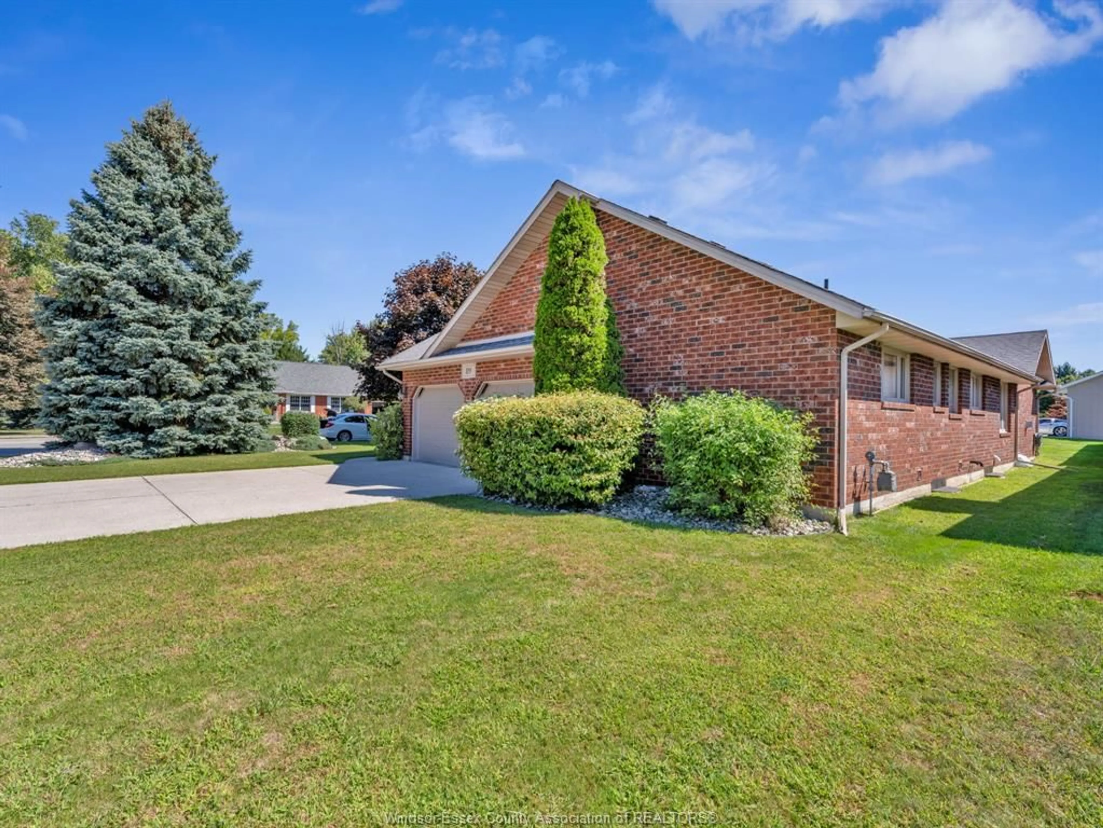 Home with brick exterior material, street for 89 SPRUCE, Kingsville Ontario N9Y 1G4