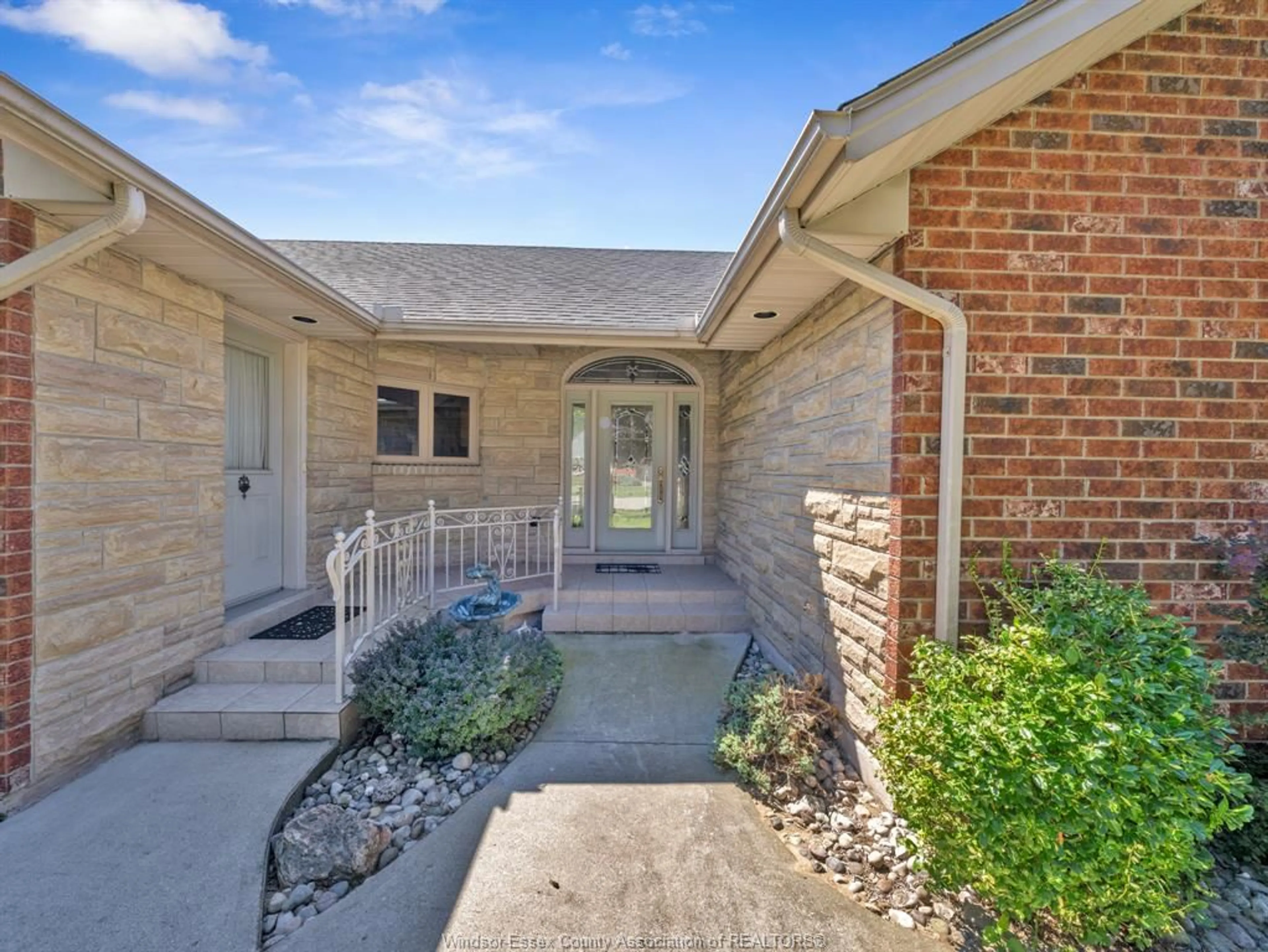 Home with brick exterior material, street for 89 SPRUCE, Kingsville Ontario N9Y 1G4