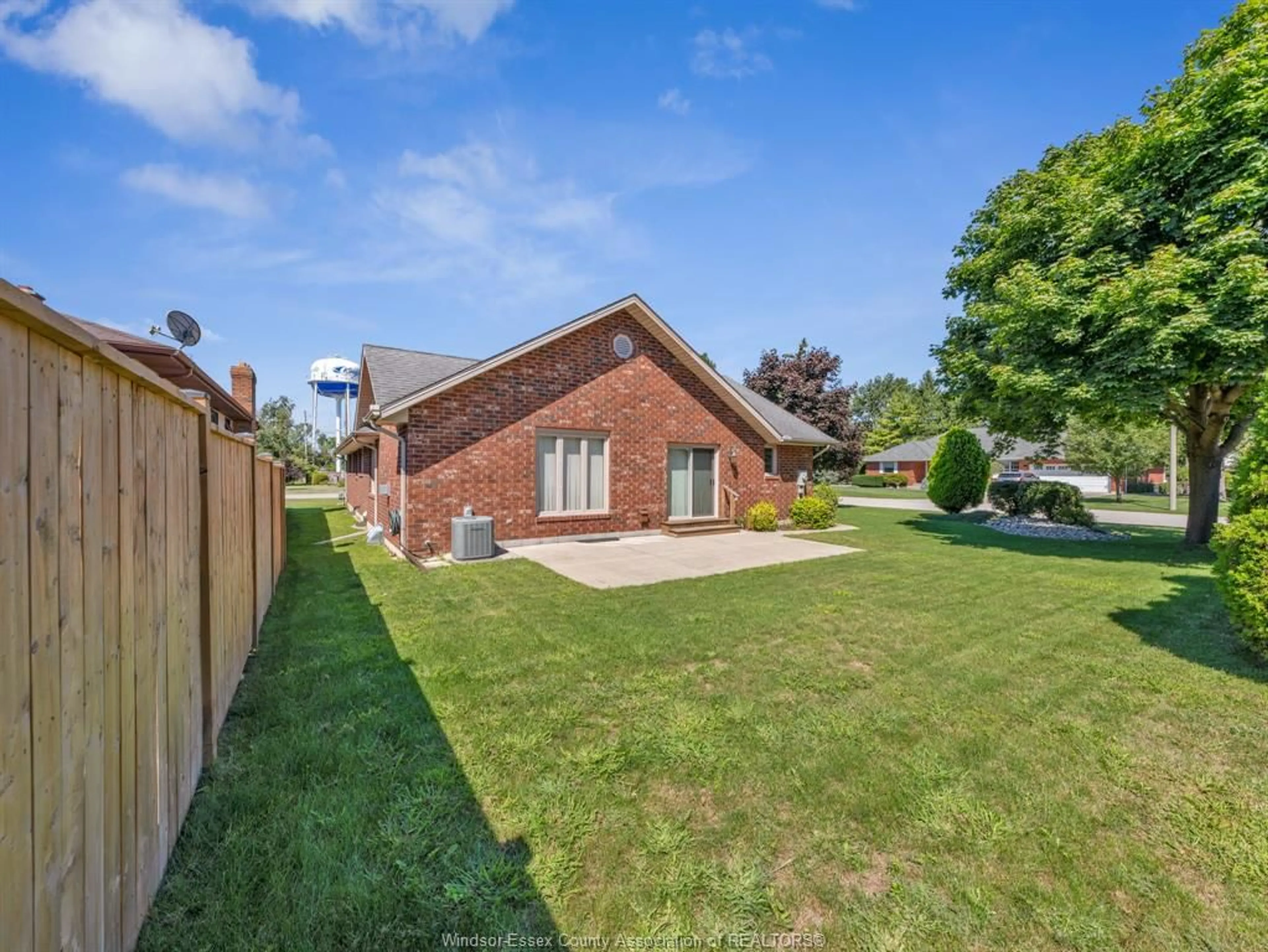 A pic from outside/outdoor area/front of a property/back of a property/a pic from drone, street for 89 SPRUCE, Kingsville Ontario N9Y 1G4