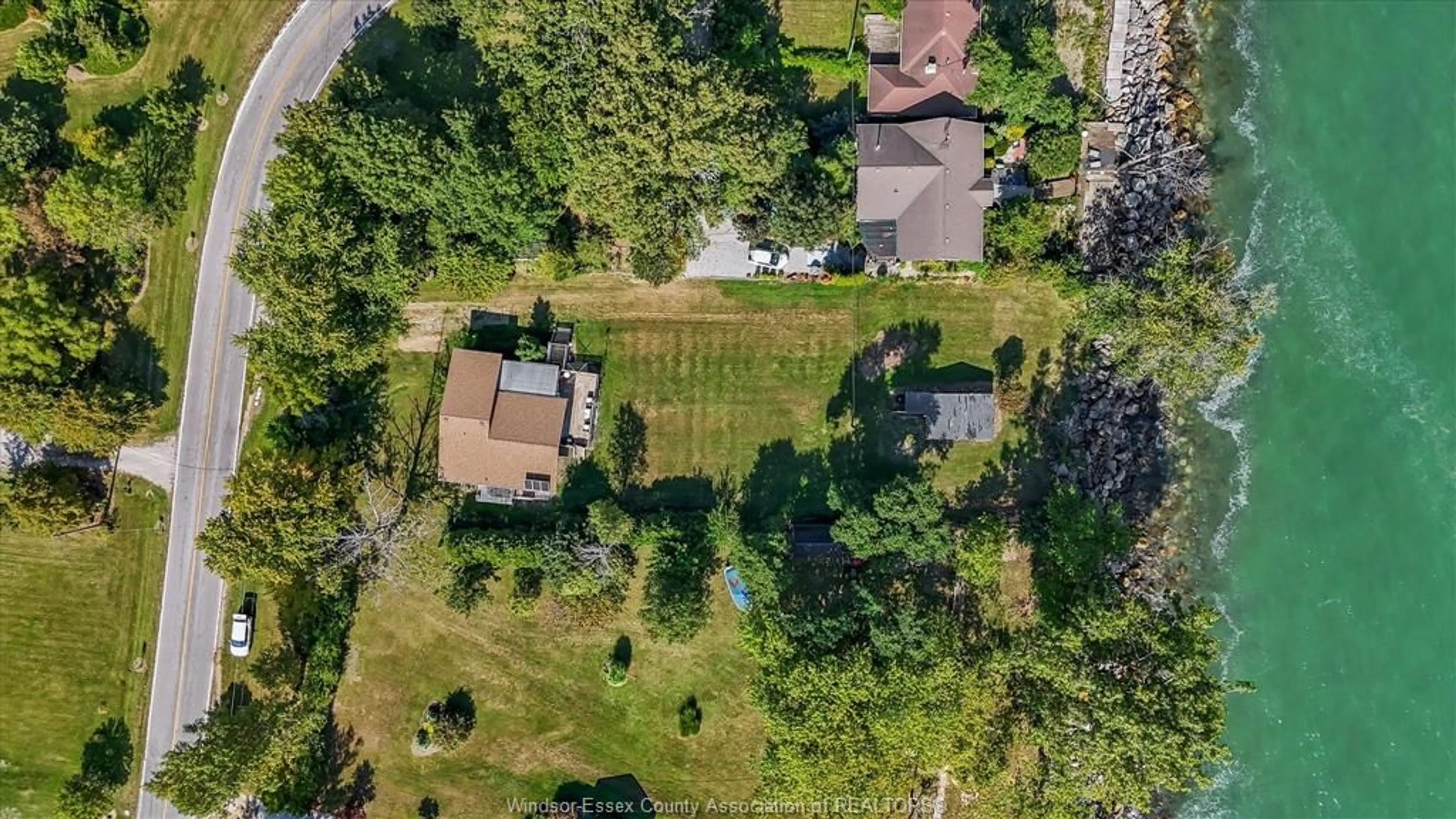 A pic from outside/outdoor area/front of a property/back of a property/a pic from drone, street for 192 LAKESHORE Dr, Leamington Ontario N0P 2P0