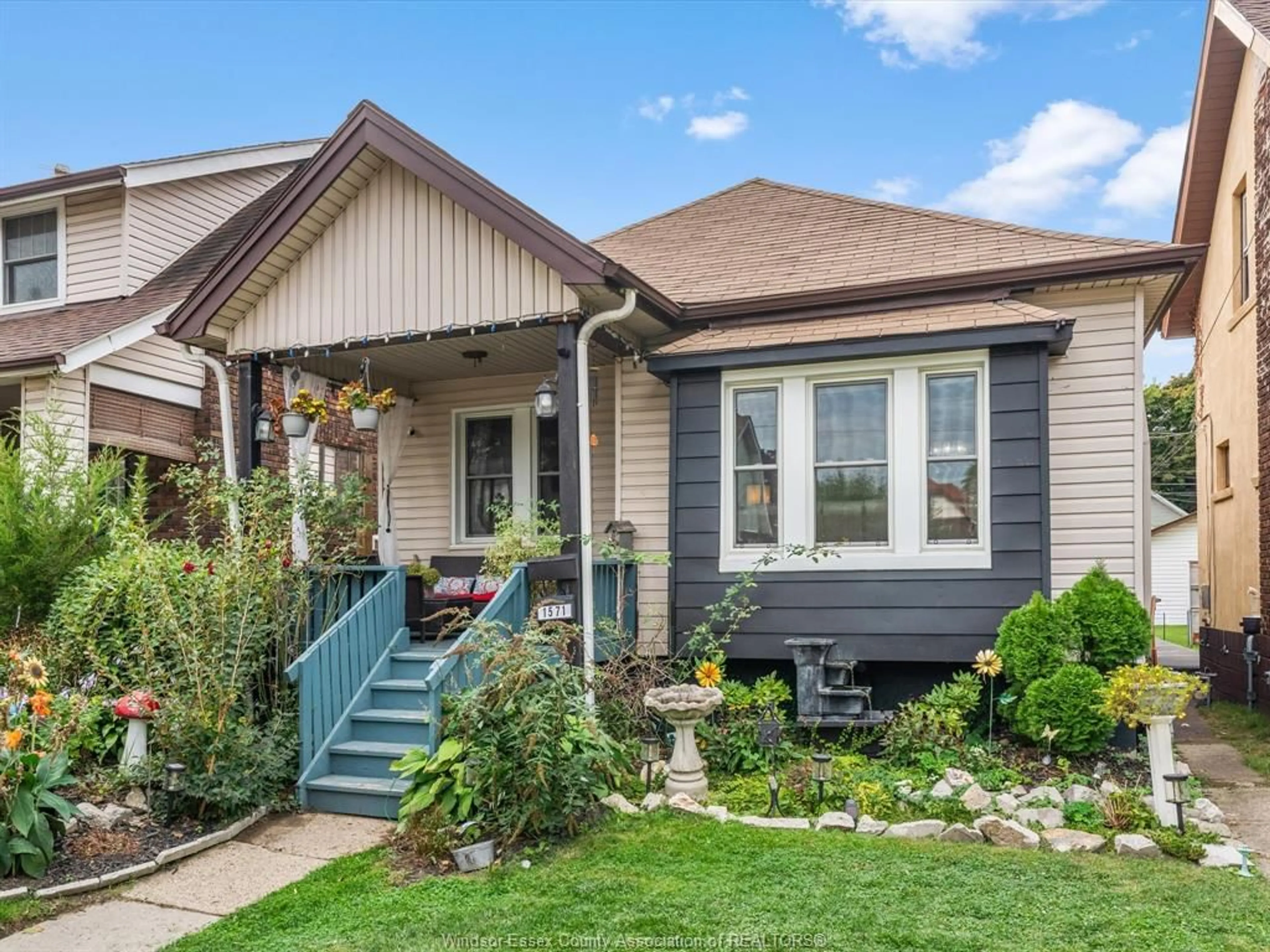 Home with vinyl exterior material, street for 1571 DOUGALL Ave, Windsor Ontario N8X 1S2