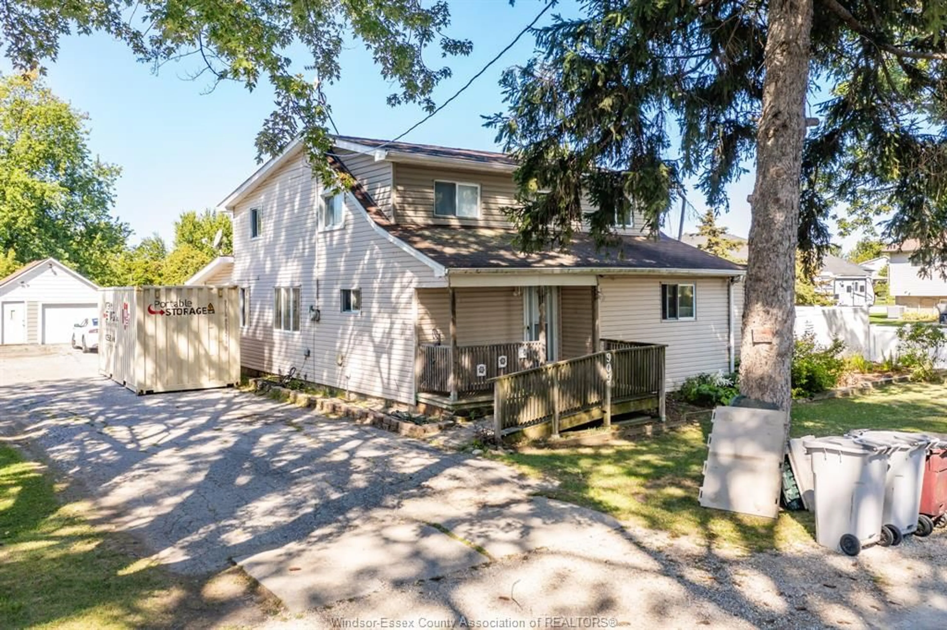 A pic from outside/outdoor area/front of a property/back of a property/a pic from drone, street for 909 BUSHEY St, Stoney Point Ontario N0R 1N0