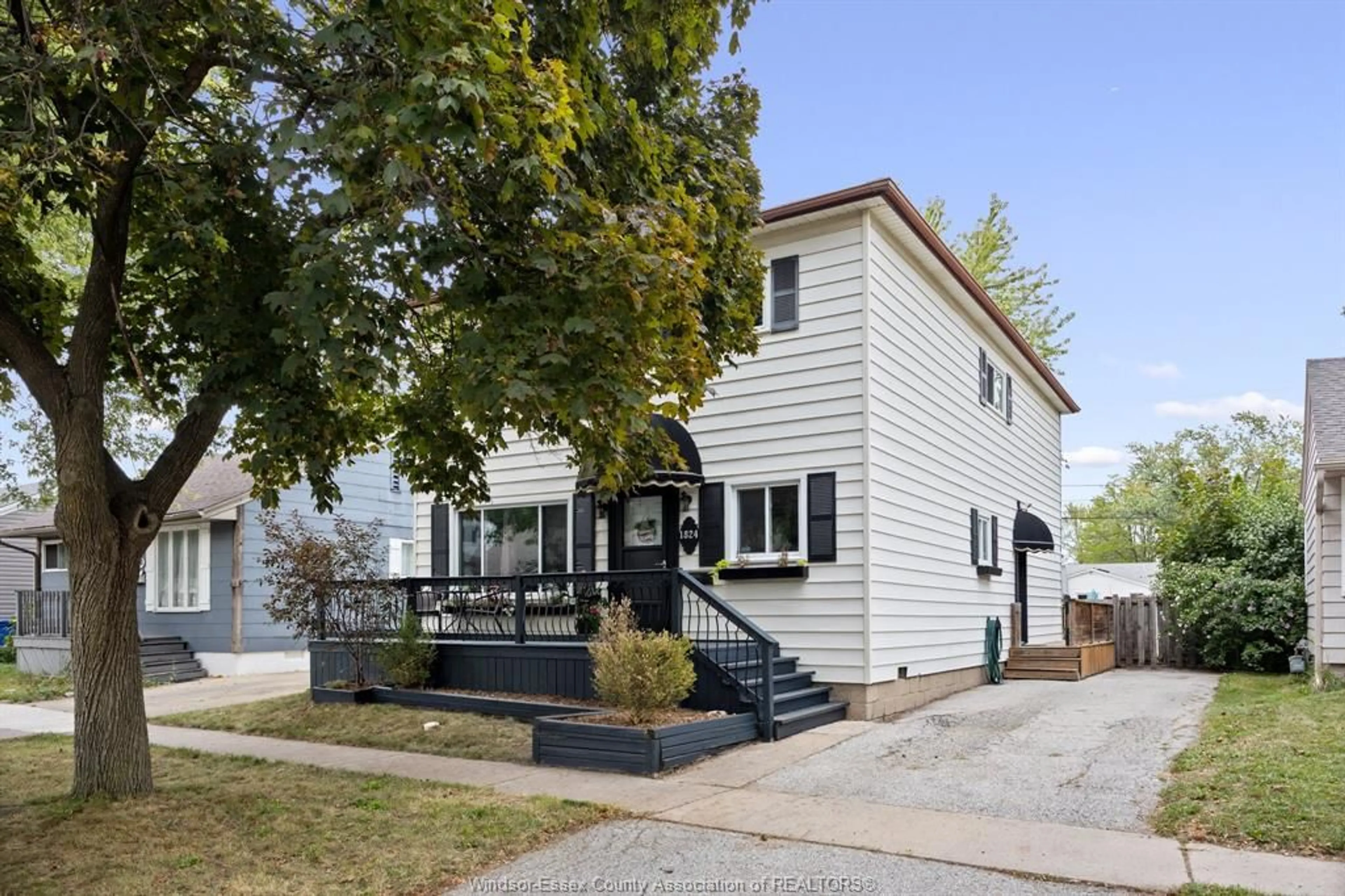 Home with vinyl exterior material, street for 1824 WESTCOTT Rd, Windsor Ontario N8W 4K2