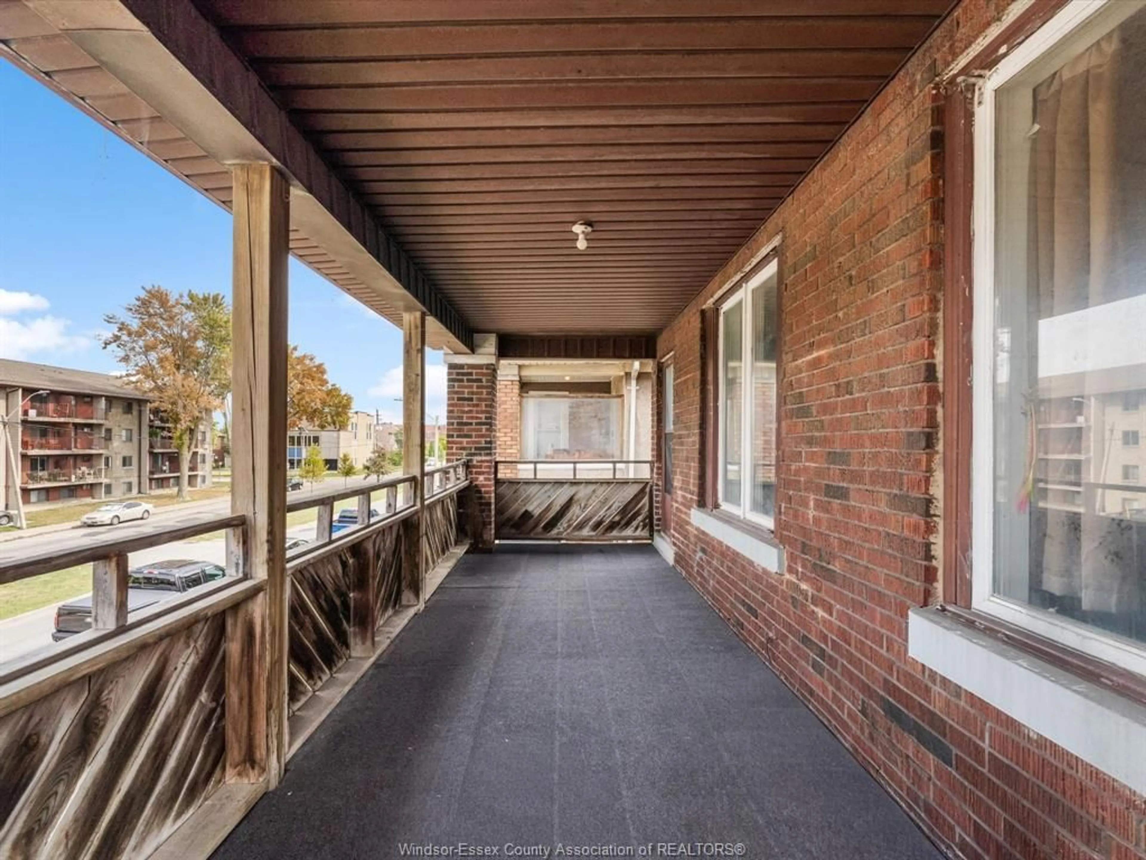 Patio, street for 521-523 GILES Blvd, Windsor Ontario N9A 4E1