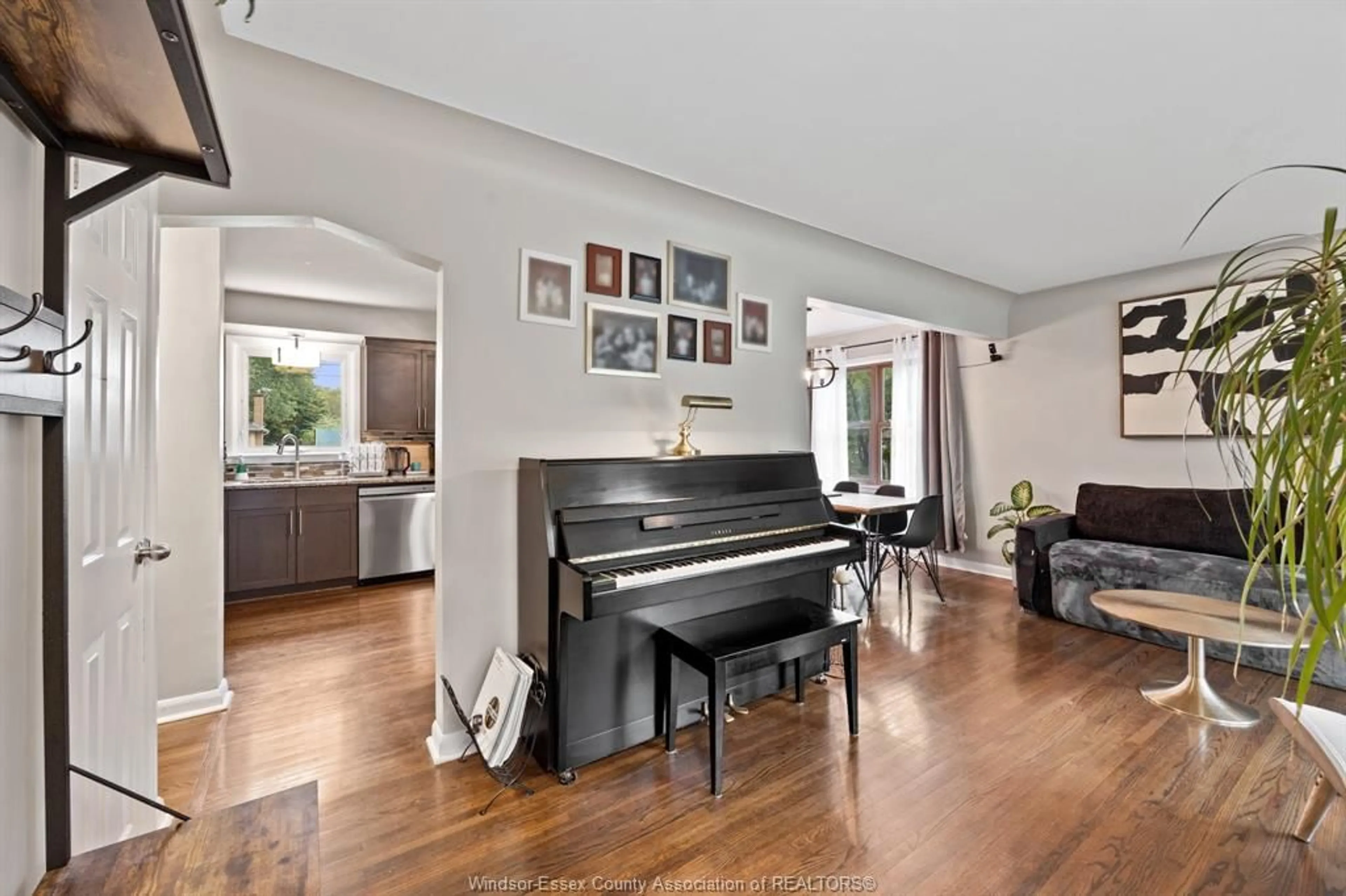Unknown for 2555 VIRGINIA Pk, Windsor Ontario N9E 2B5
