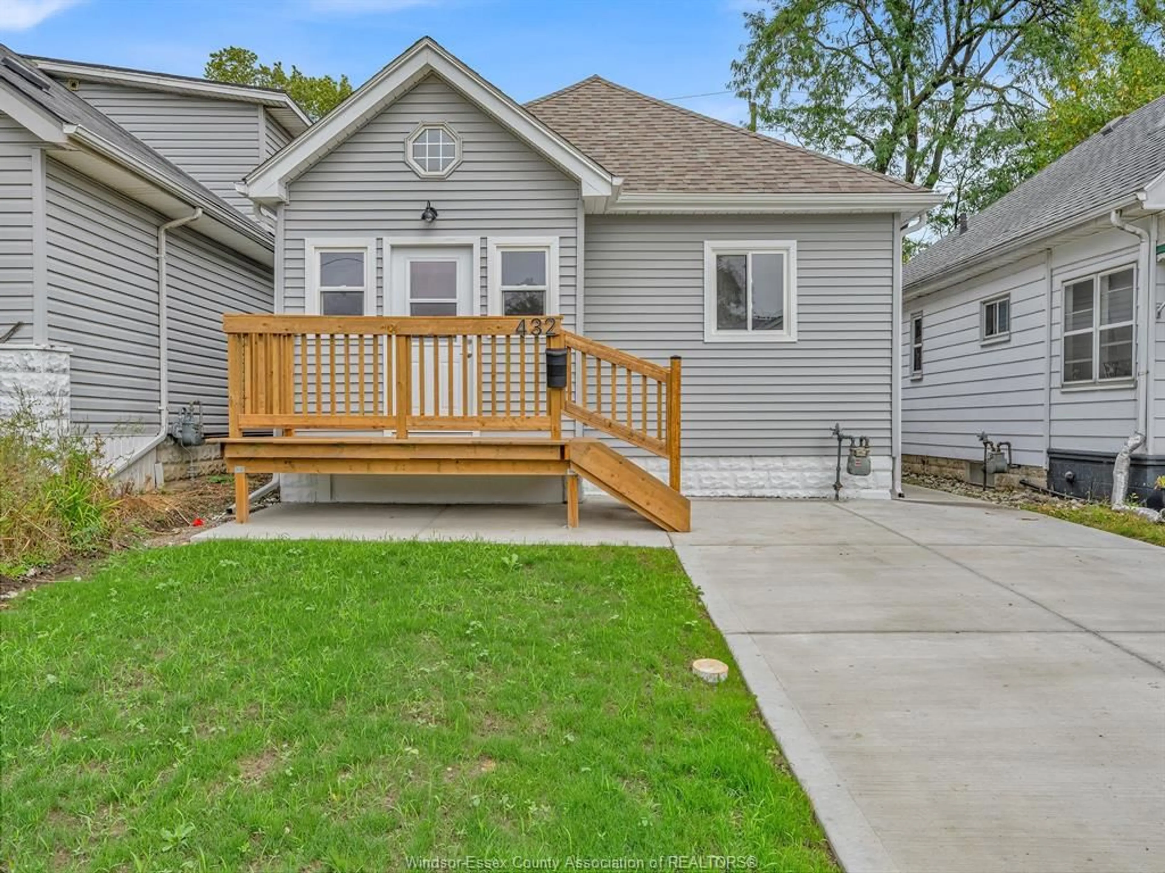 Home with vinyl exterior material, street for 432 MCKAY Ave, Windsor Ontario N9B 1Z8