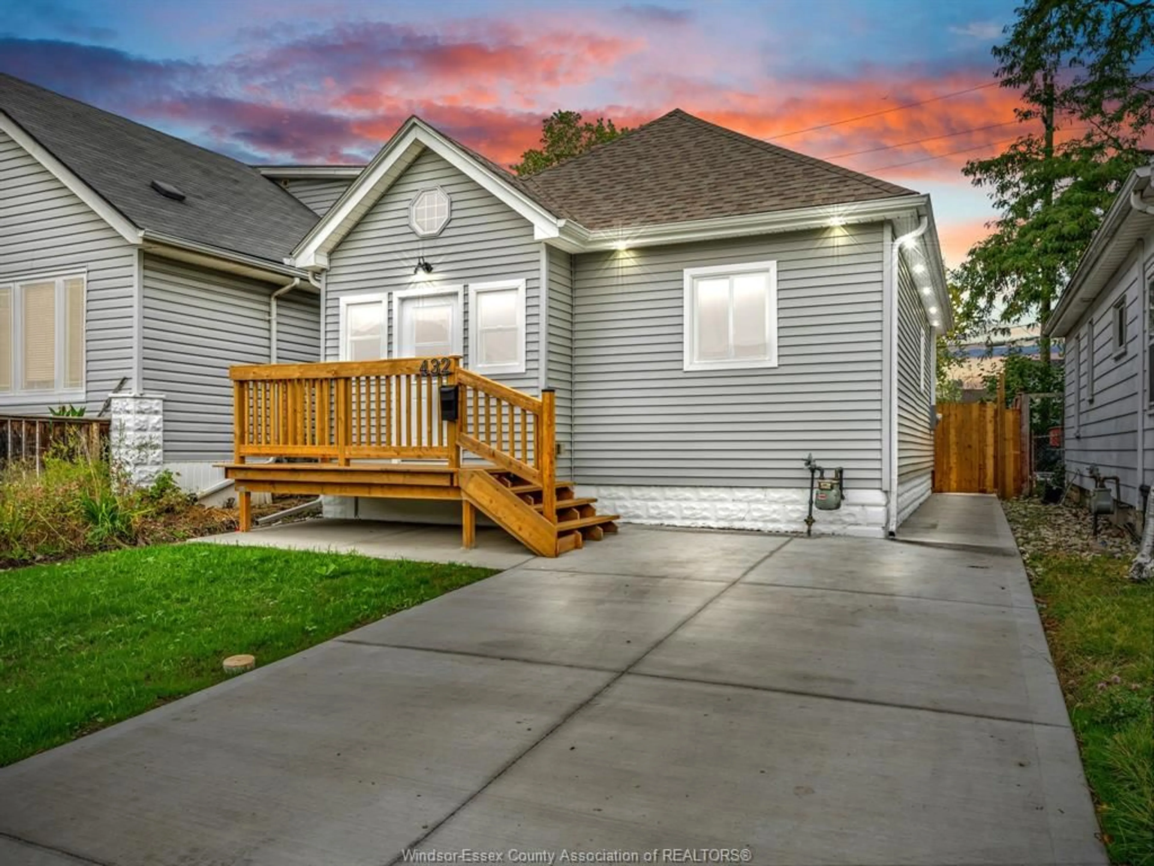 Home with vinyl exterior material, street for 432 MCKAY Ave, Windsor Ontario N9B 1Z8