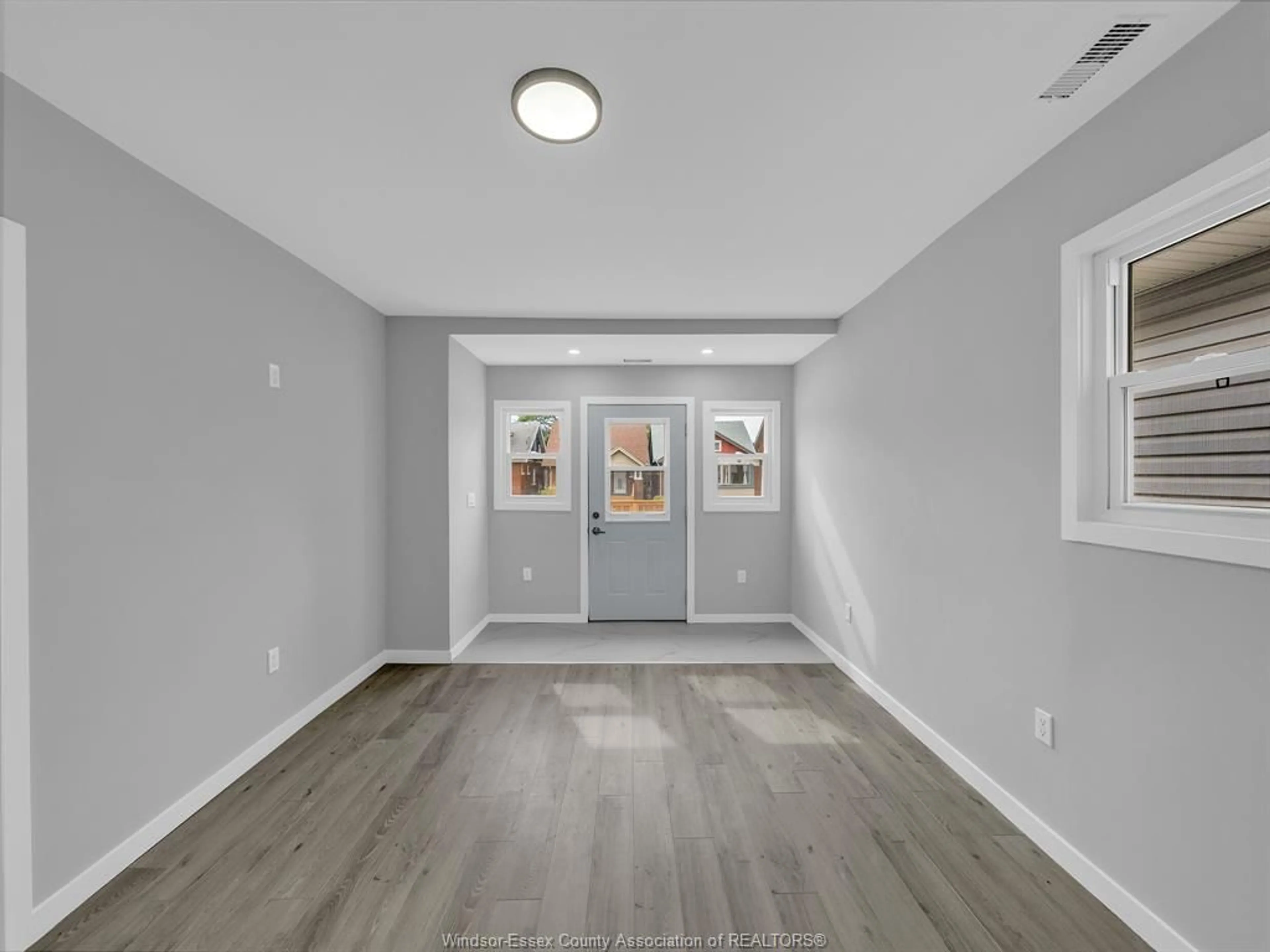 A pic of a room for 432 MCKAY Ave, Windsor Ontario N9B 1Z8