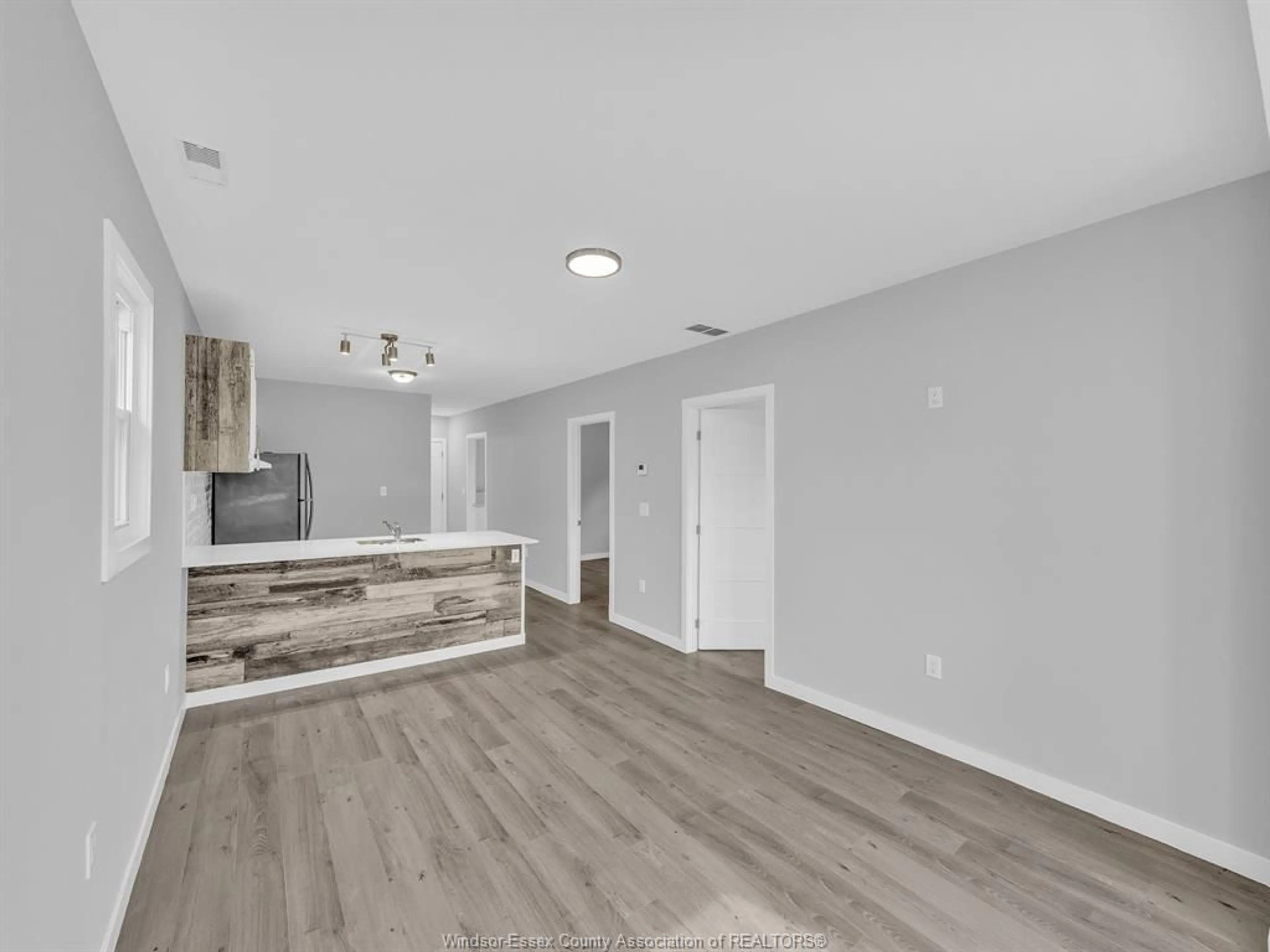 Unknown for 432 MCKAY Ave, Windsor Ontario N9B 1Z8