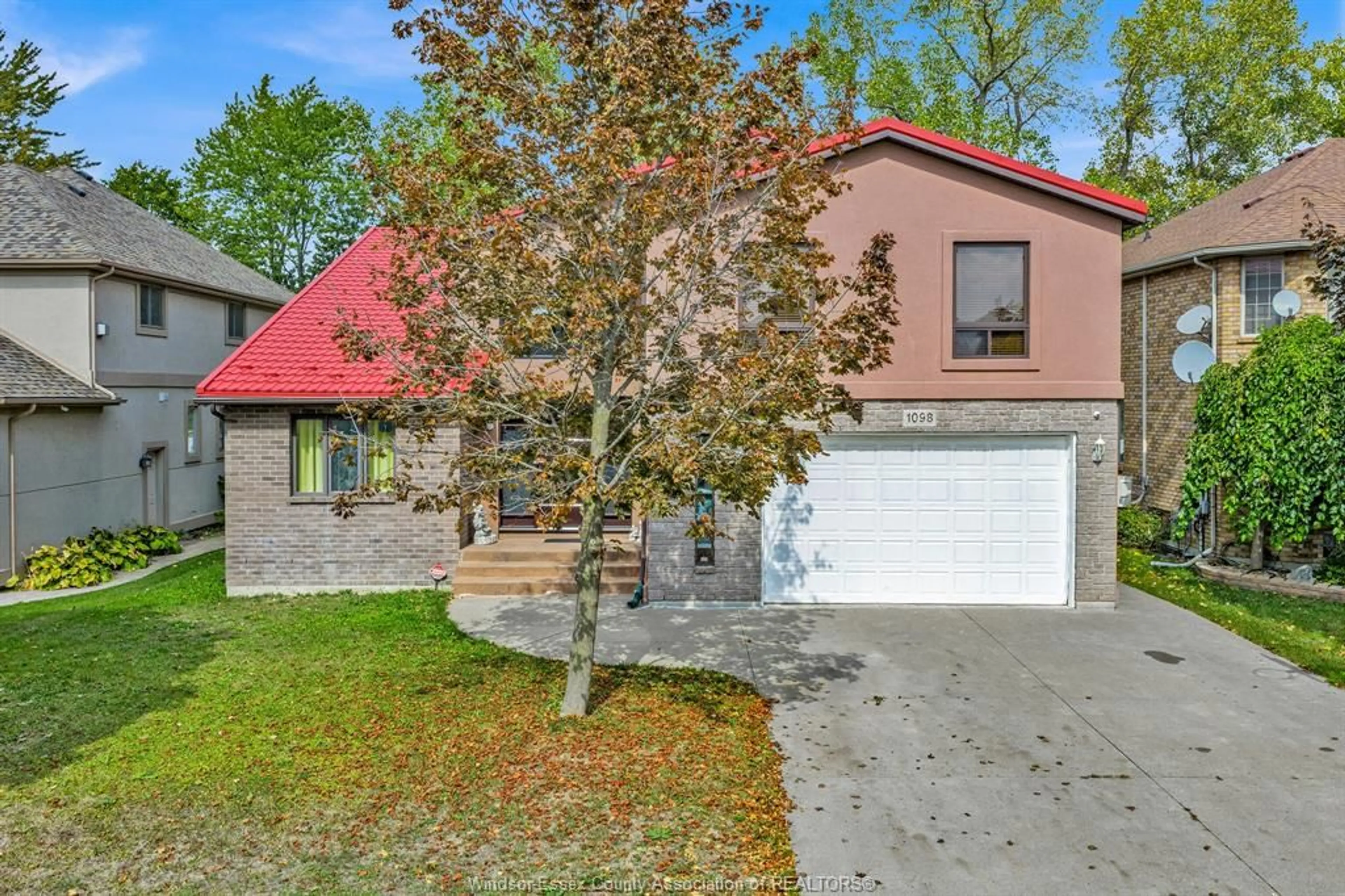Home with brick exterior material, street for 1098 STONEYBROOK Cres, Windsor Ontario N9G 2Y3