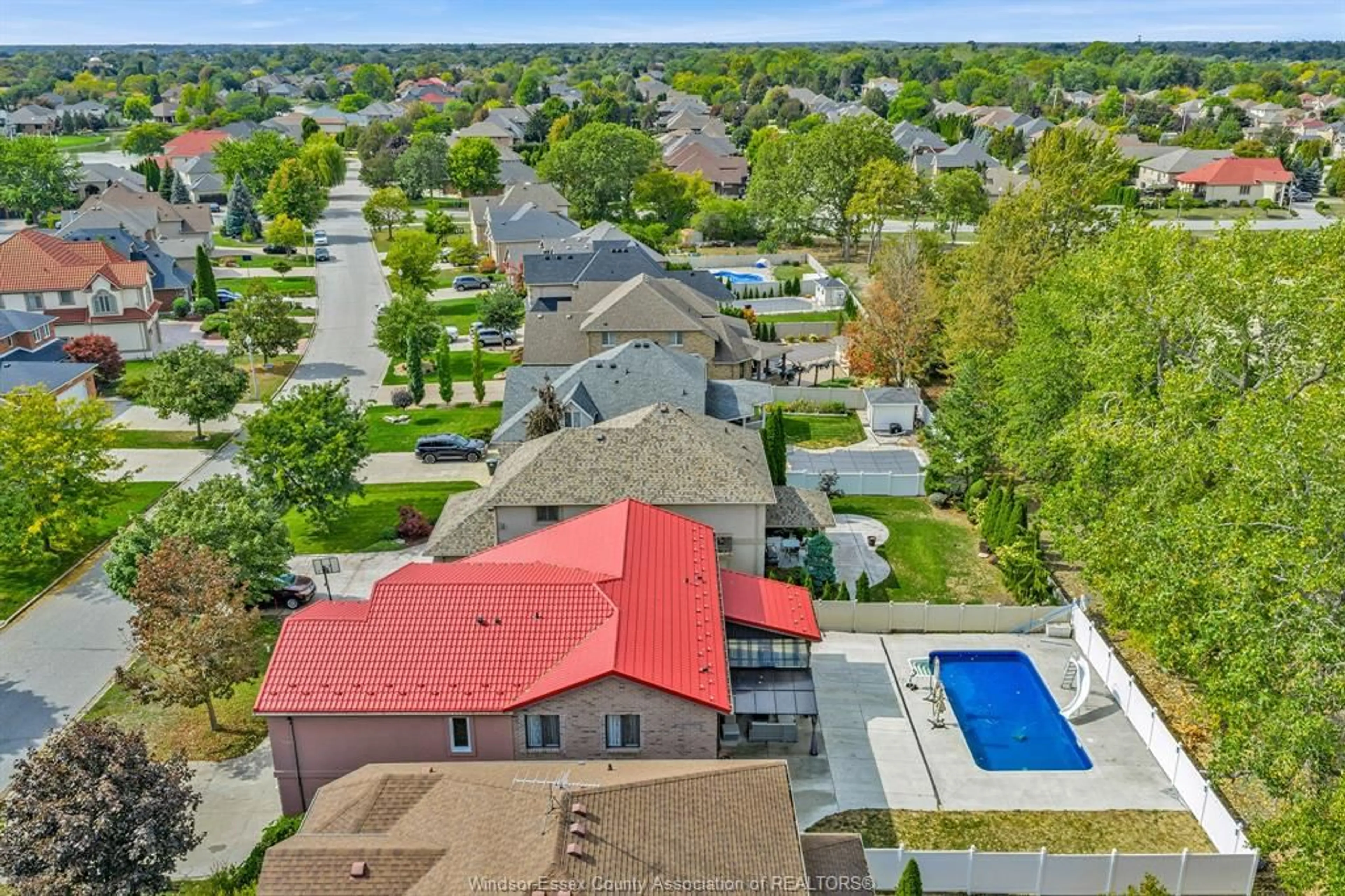 A pic from outside/outdoor area/front of a property/back of a property/a pic from drone, unknown for 1098 STONEYBROOK Cres, Windsor Ontario N9G 2Y3