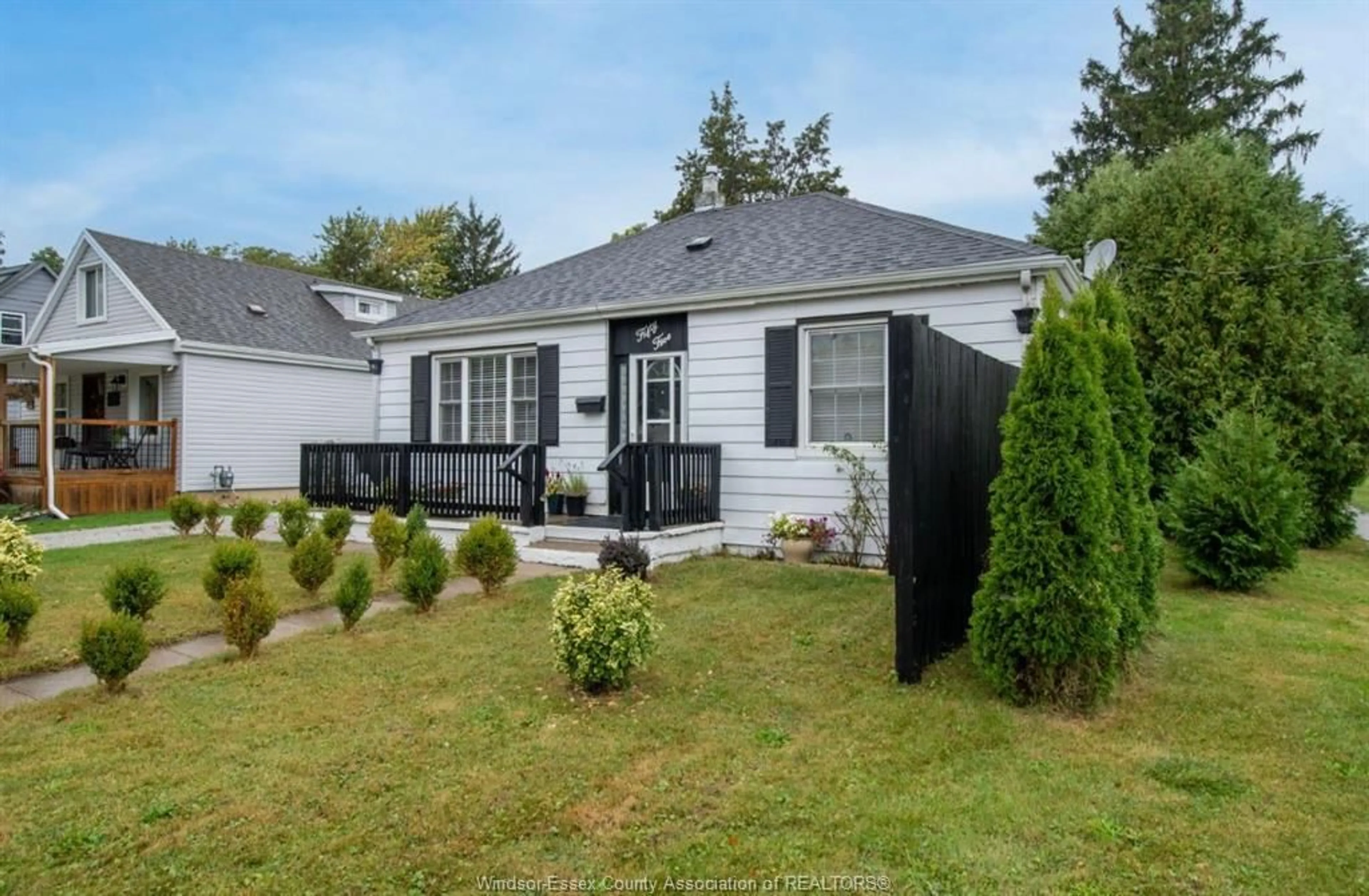 Home with vinyl exterior material, street for 55 Mary St, Chatham Ontario N7L 1A5