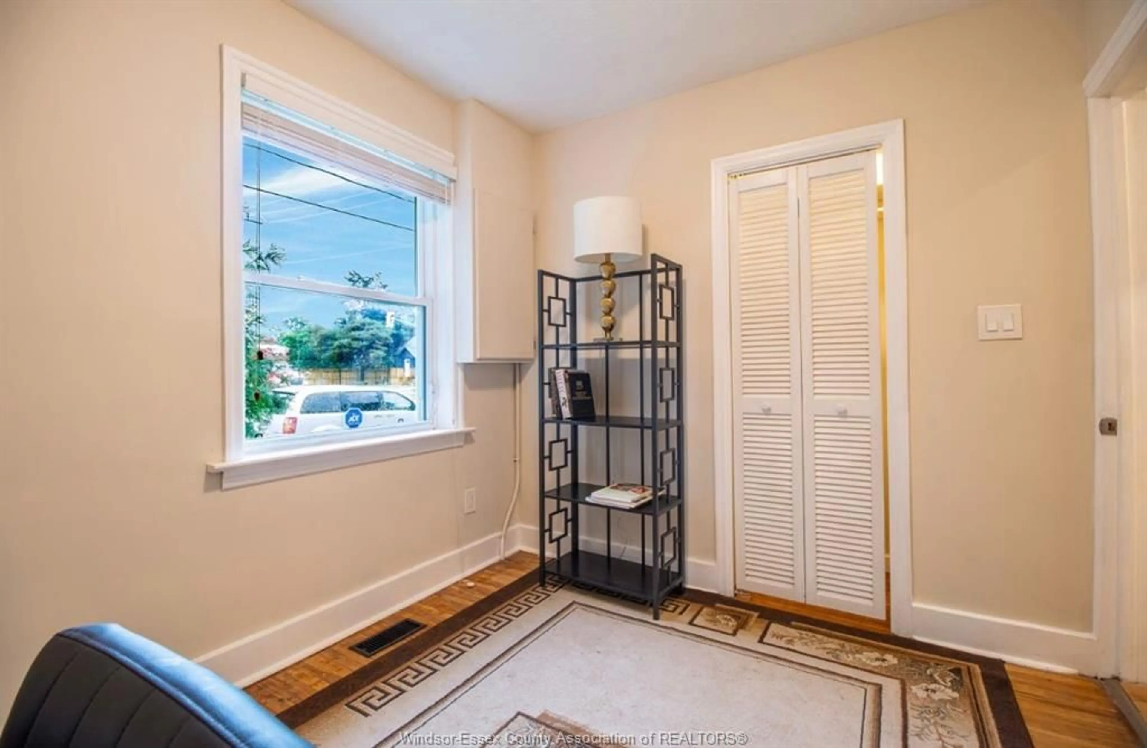 Indoor entryway for 55 Mary St, Chatham Ontario N7L 1A5