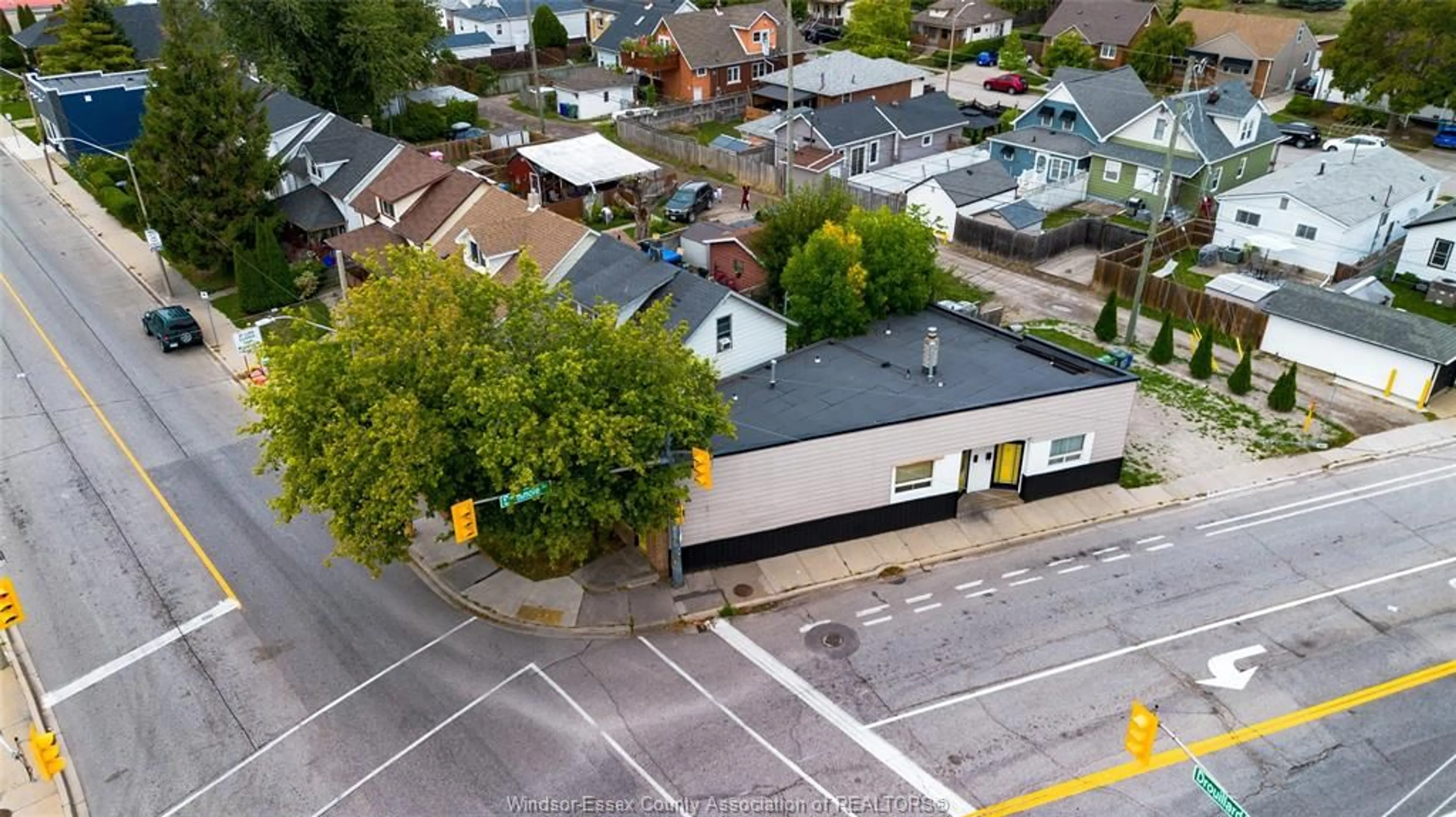 A pic from outside/outdoor area/front of a property/back of a property/a pic from drone, street for 1496 Drouillard, Windsor Ontario N8Y 2R9