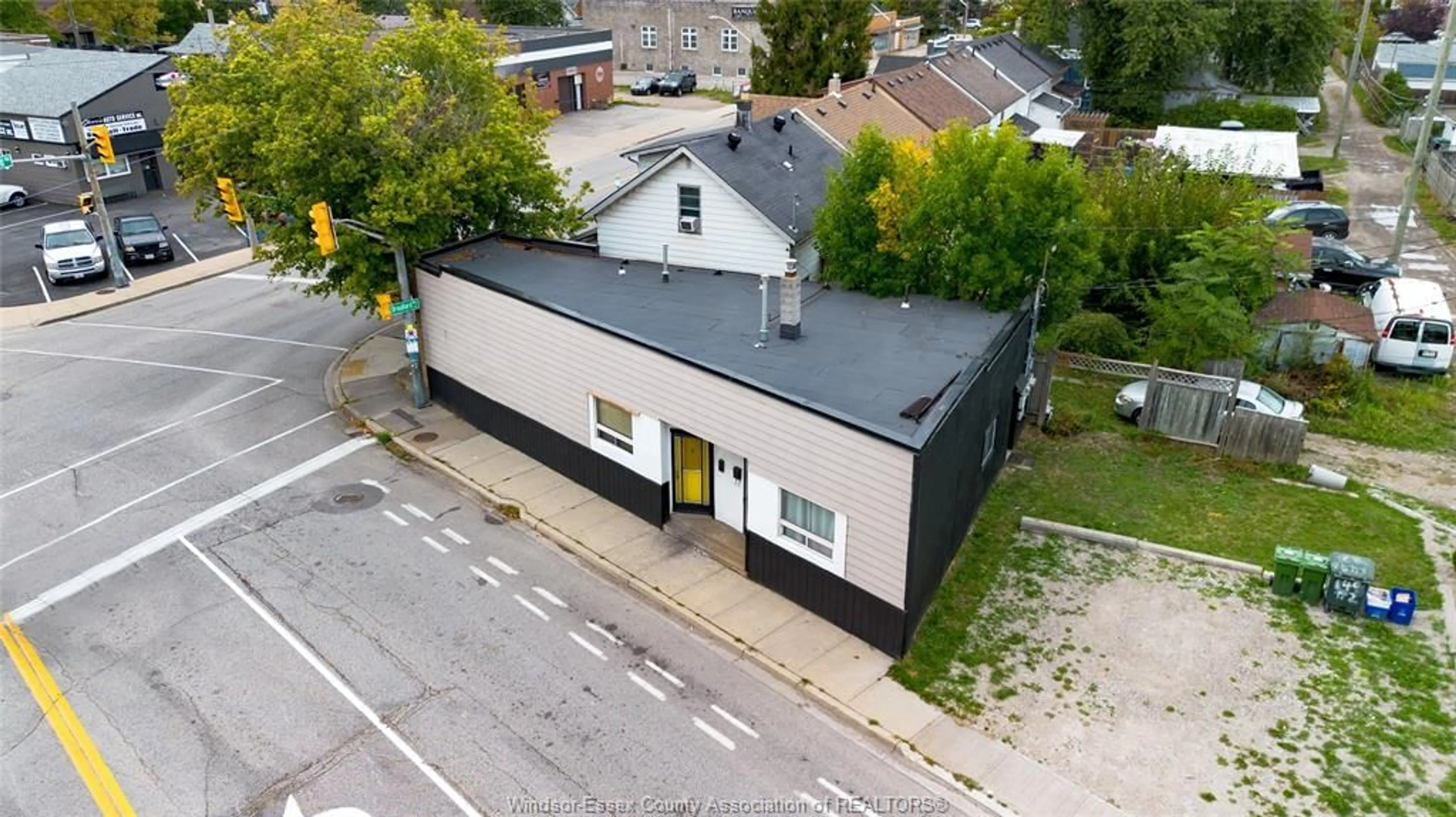 A pic from outside/outdoor area/front of a property/back of a property/a pic from drone, building for 1496 Drouillard, Windsor Ontario N8Y 2R9