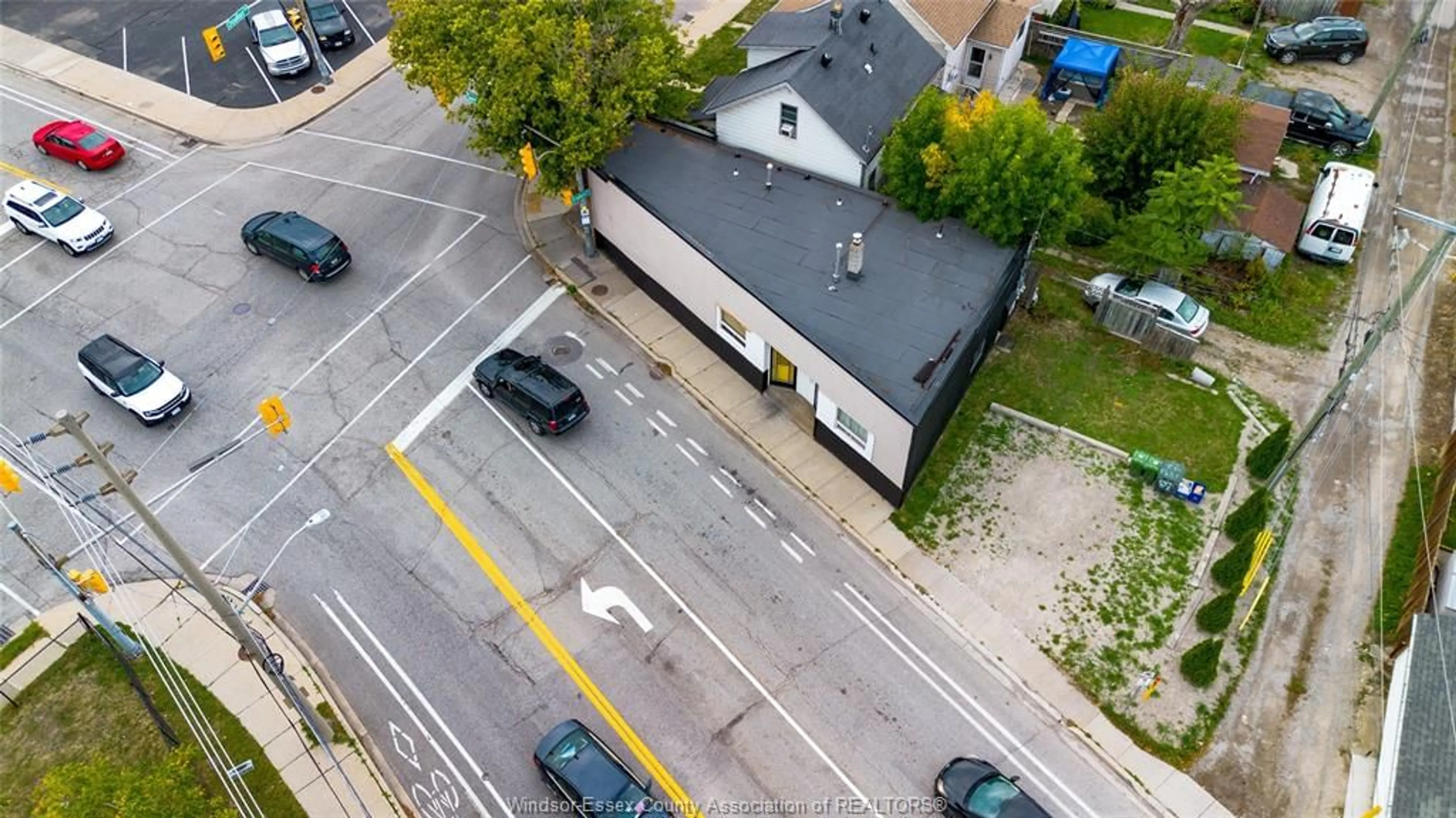 A pic from outside/outdoor area/front of a property/back of a property/a pic from drone, street for 1496 Drouillard, Windsor Ontario N8Y 2R9