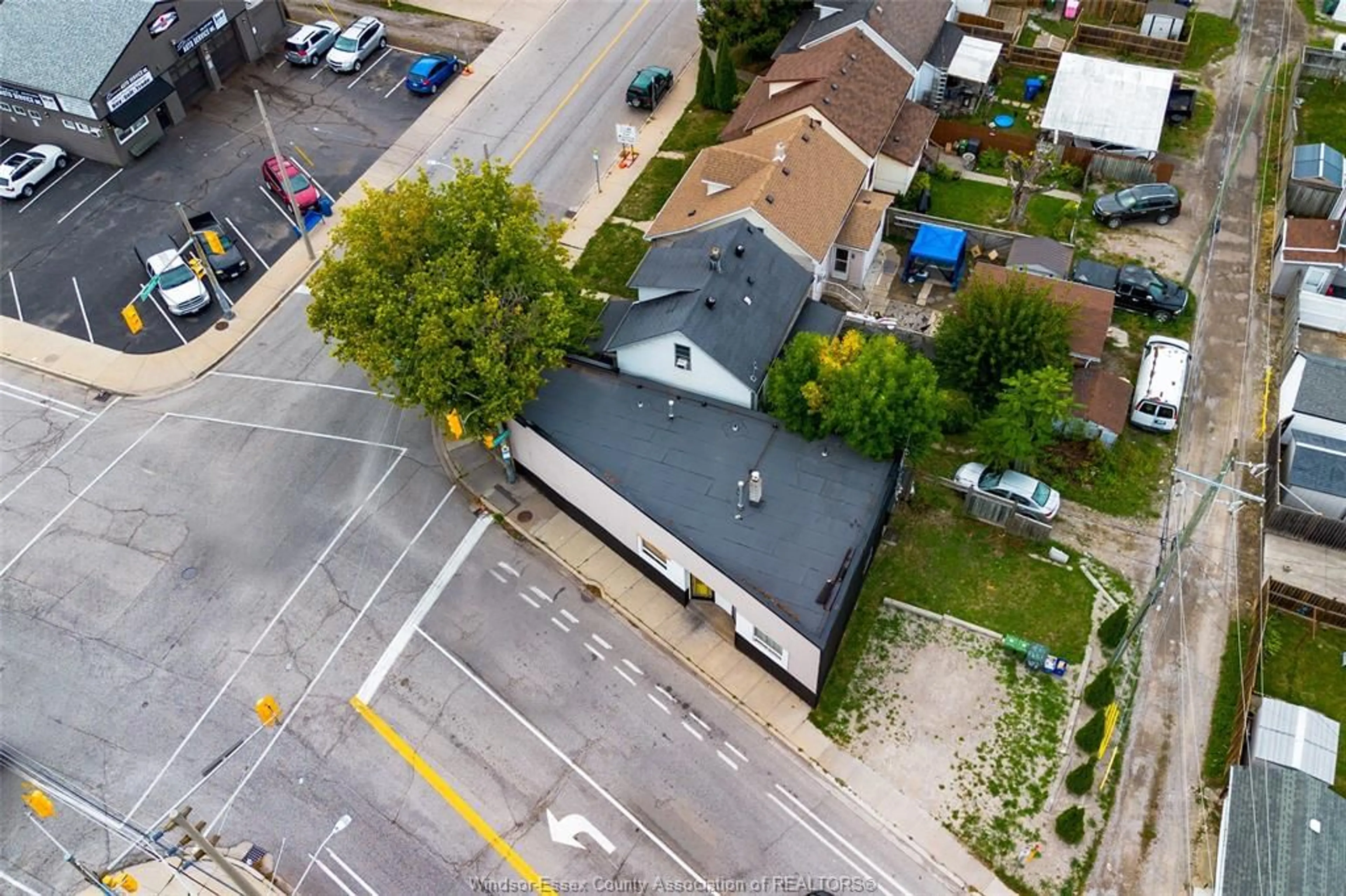 A pic from outside/outdoor area/front of a property/back of a property/a pic from drone, street for 1496 Drouillard, Windsor Ontario N8Y 2R9