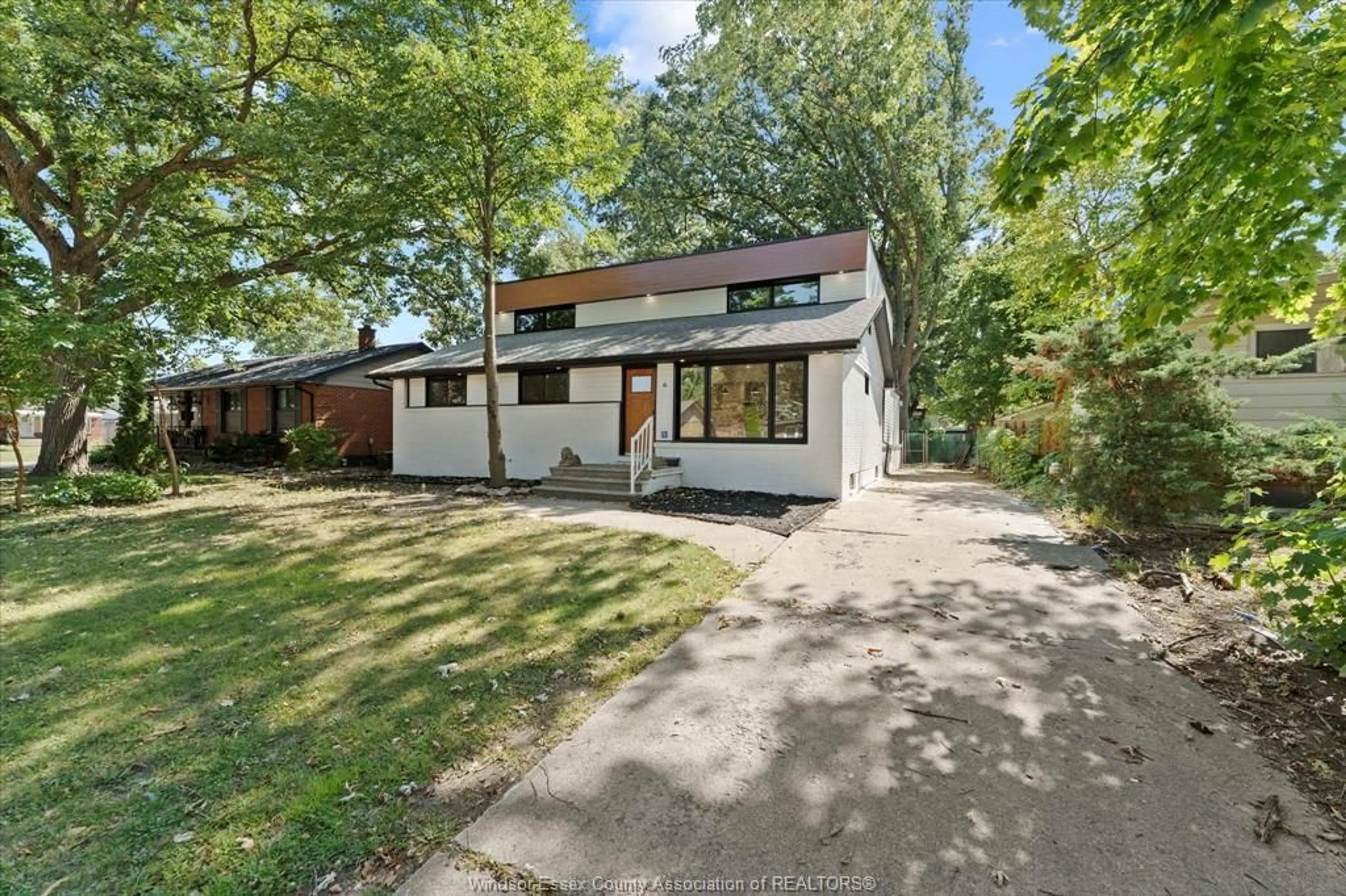 Unknown for 6 SUMMER, Windsor Ontario N9E 1R1