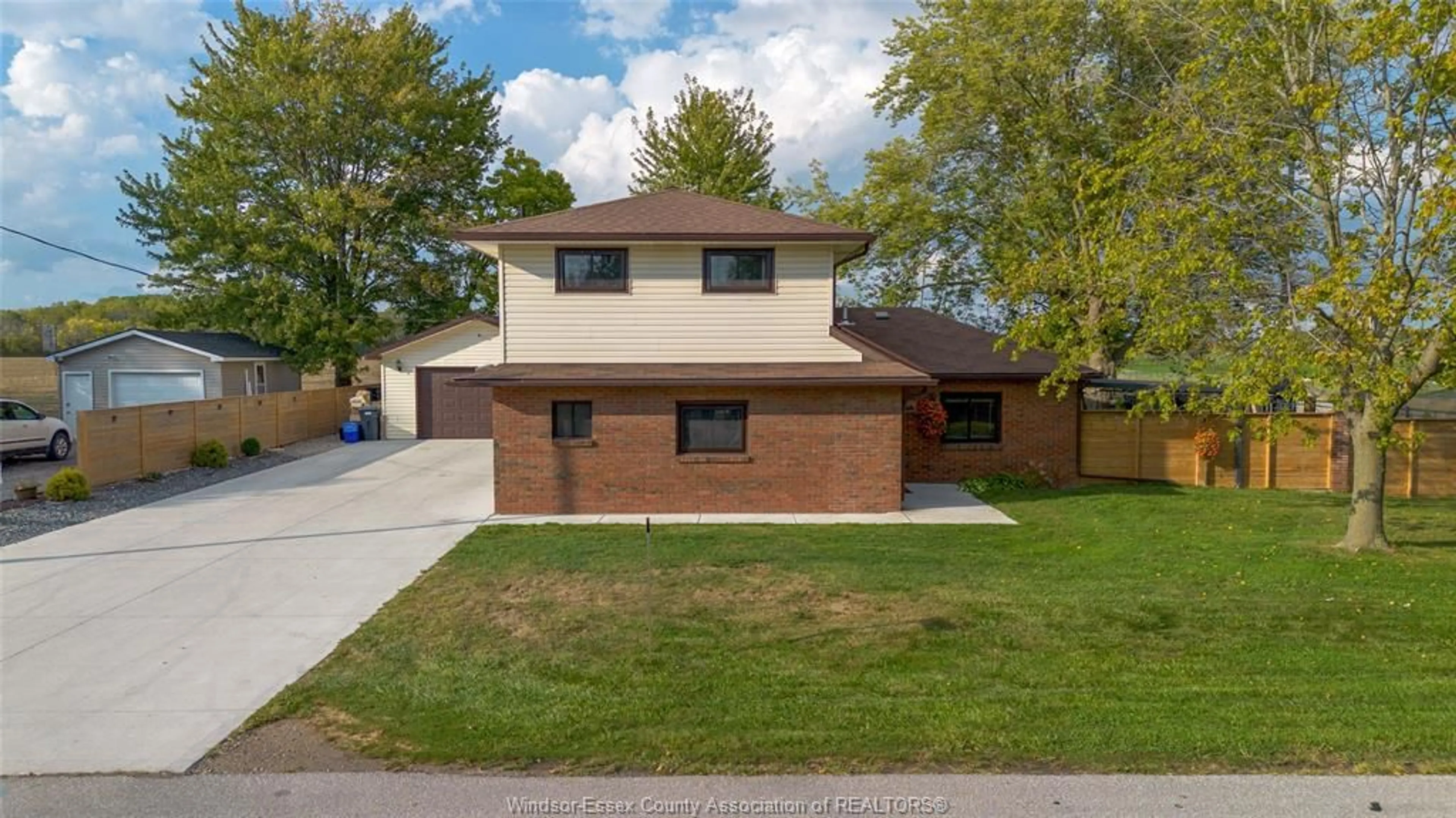 Home with brick exterior material, street for 1022 OAK Ave, Kingsville Ontario N9Y 3T5