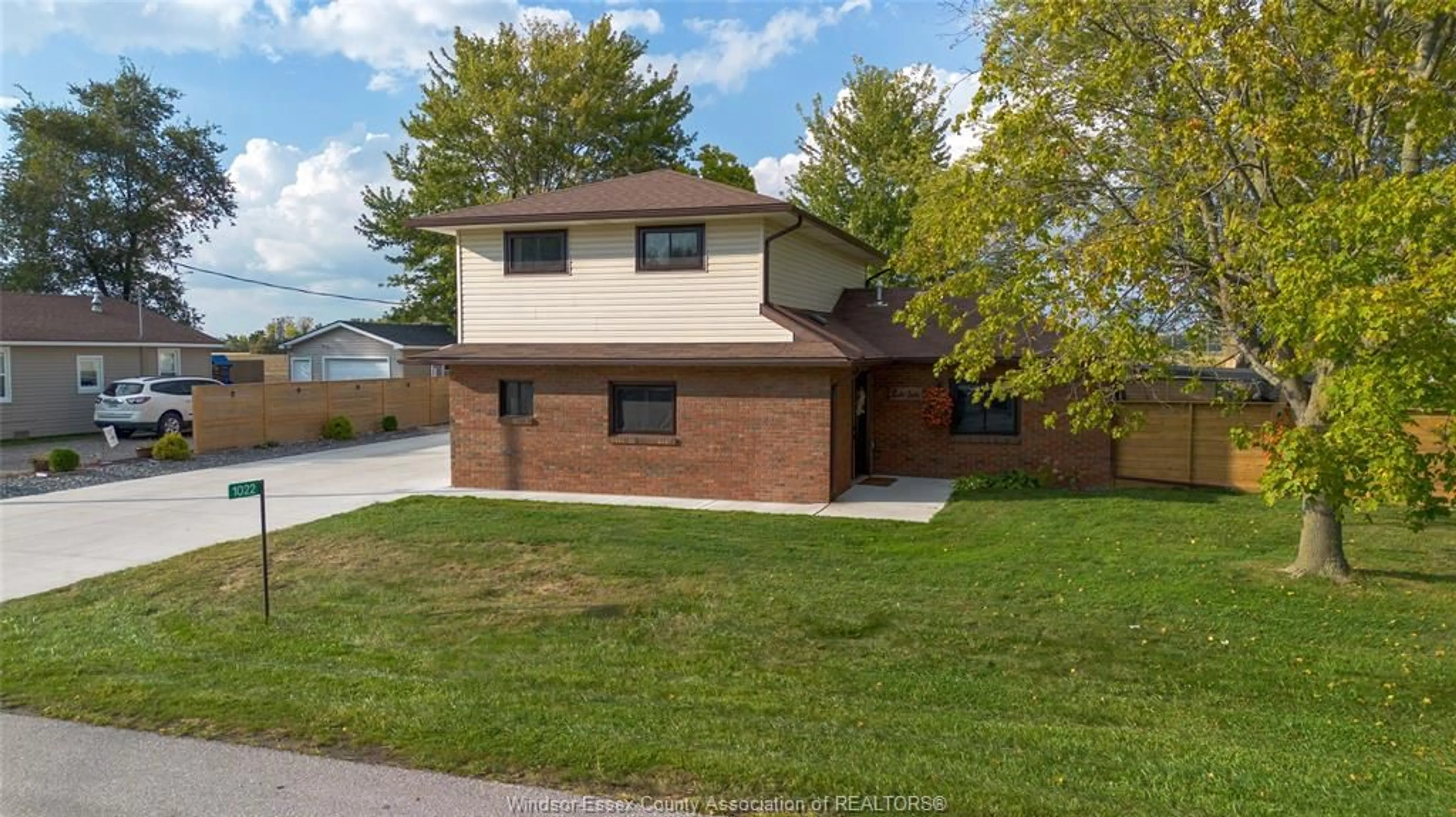 Home with brick exterior material, street for 1022 OAK Ave, Kingsville Ontario N9Y 3T5