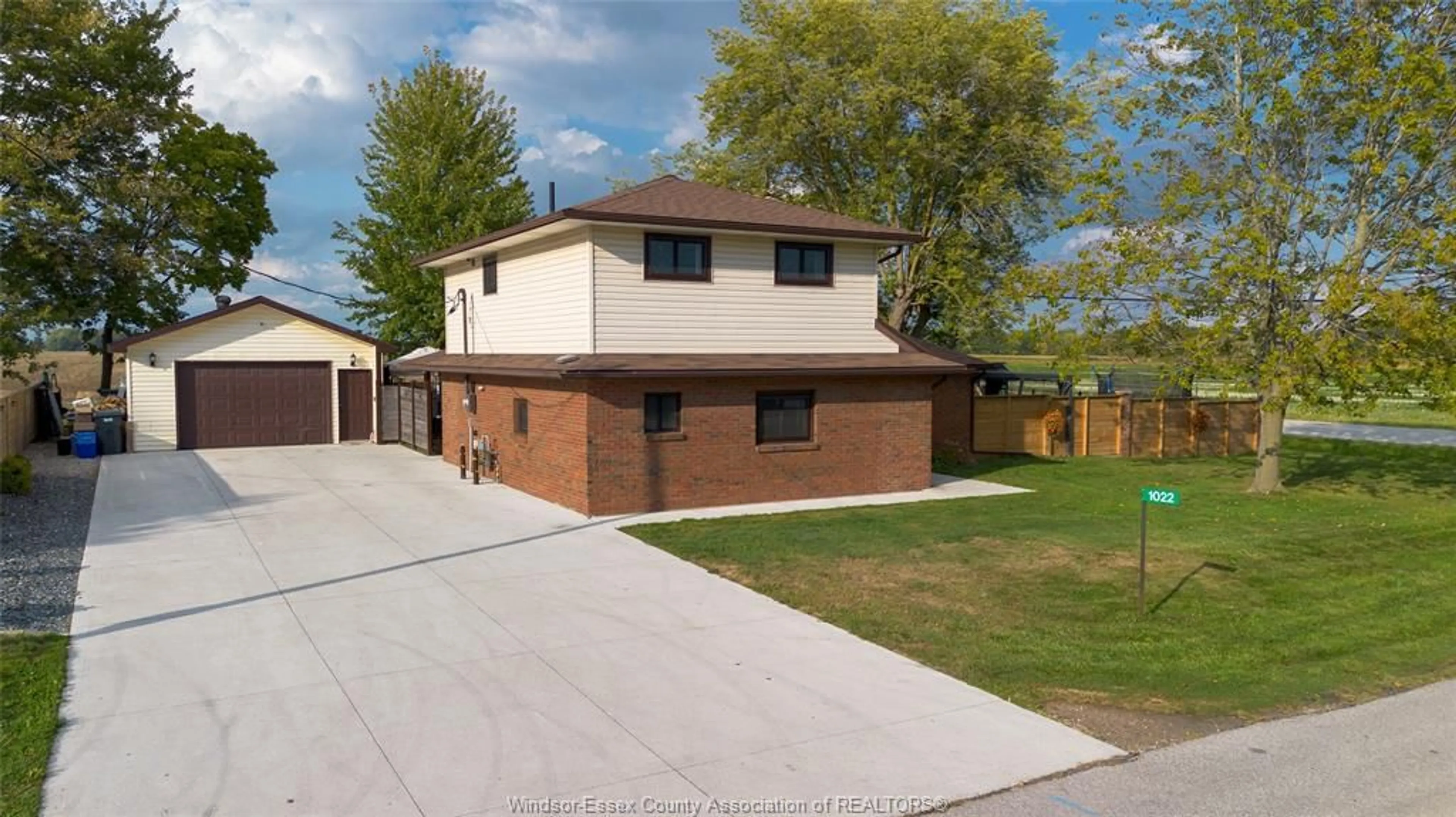 Home with brick exterior material, street for 1022 OAK Ave, Kingsville Ontario N9Y 3T5