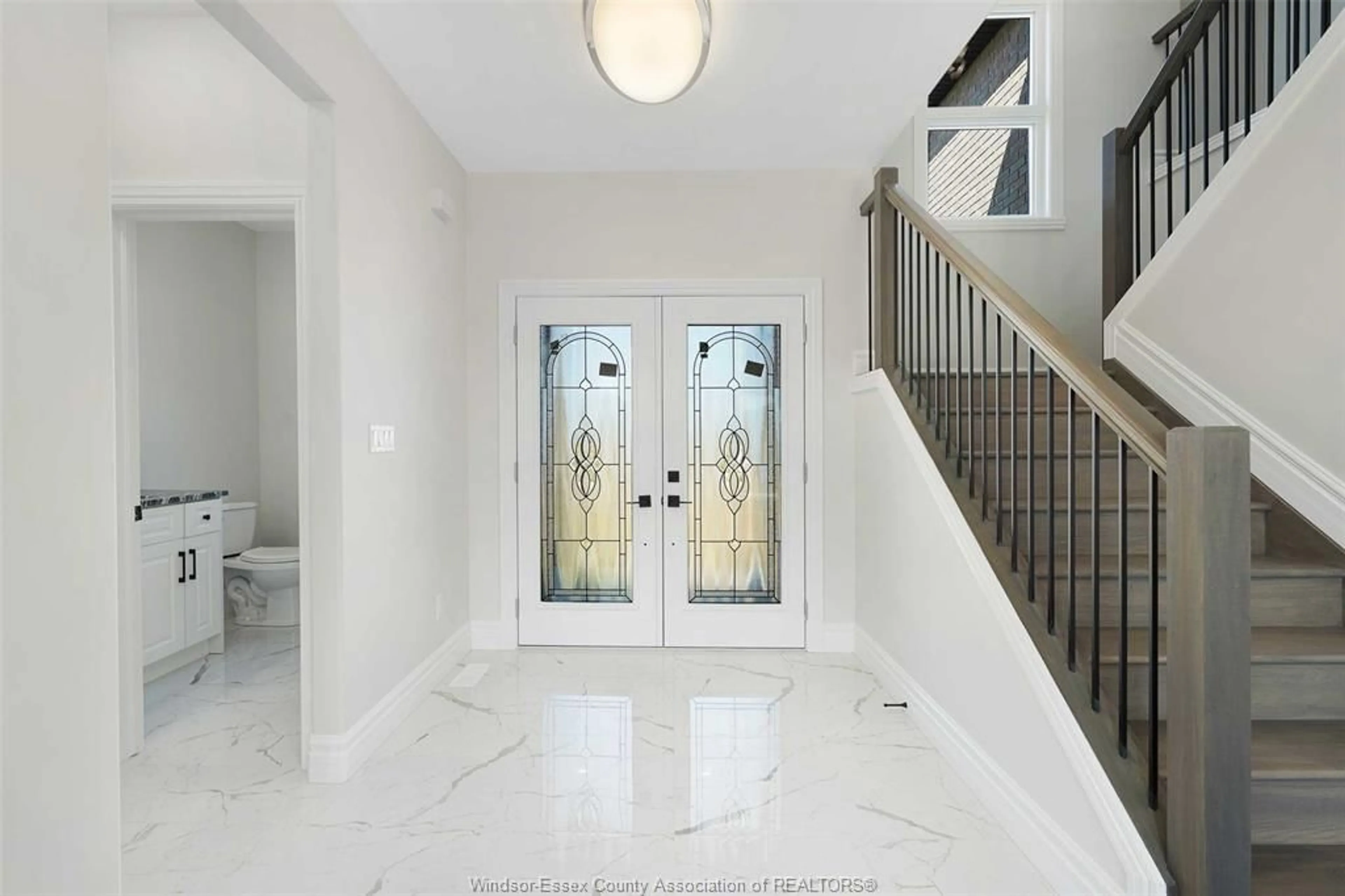 Indoor entryway for 15 CHERRY BLOSSOM Trail, Chatham Ontario N7L 0H1