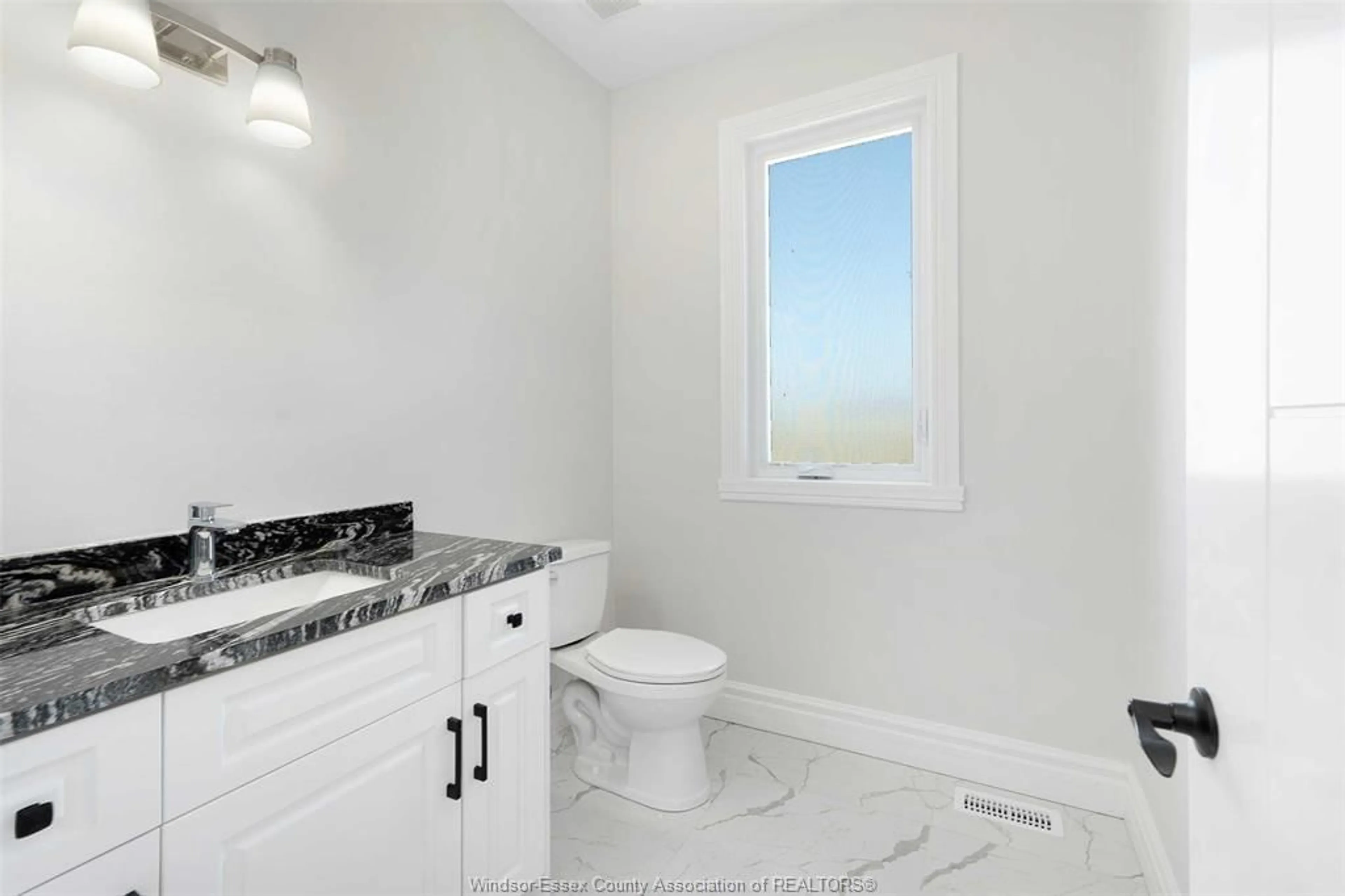 Standard bathroom, ceramic/tile floor for 15 CHERRY BLOSSOM Trail, Chatham Ontario N7L 0H1