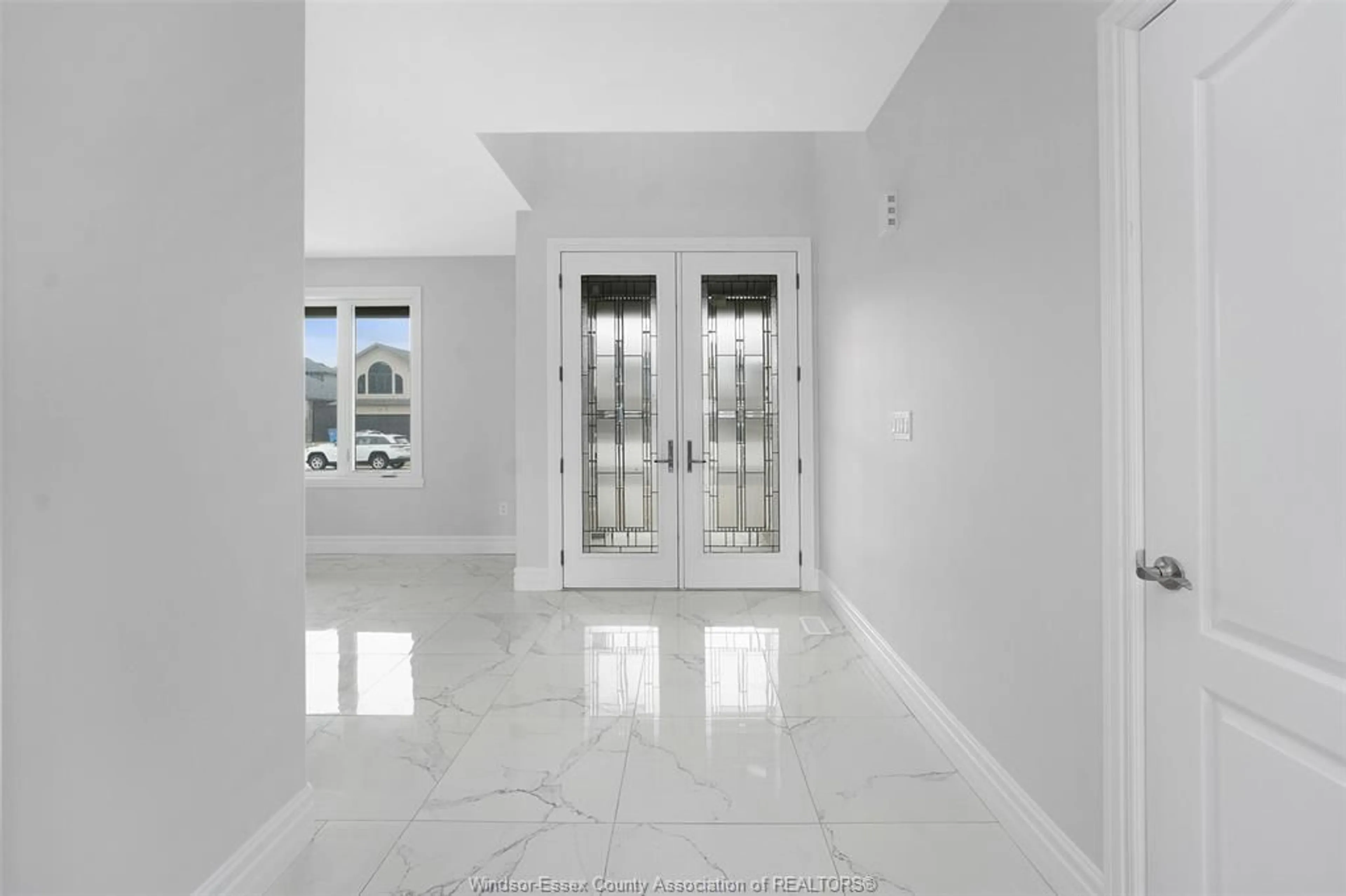 Indoor foyer for 134 TUSCANY Trail, Chatham Ontario N7M 0A7