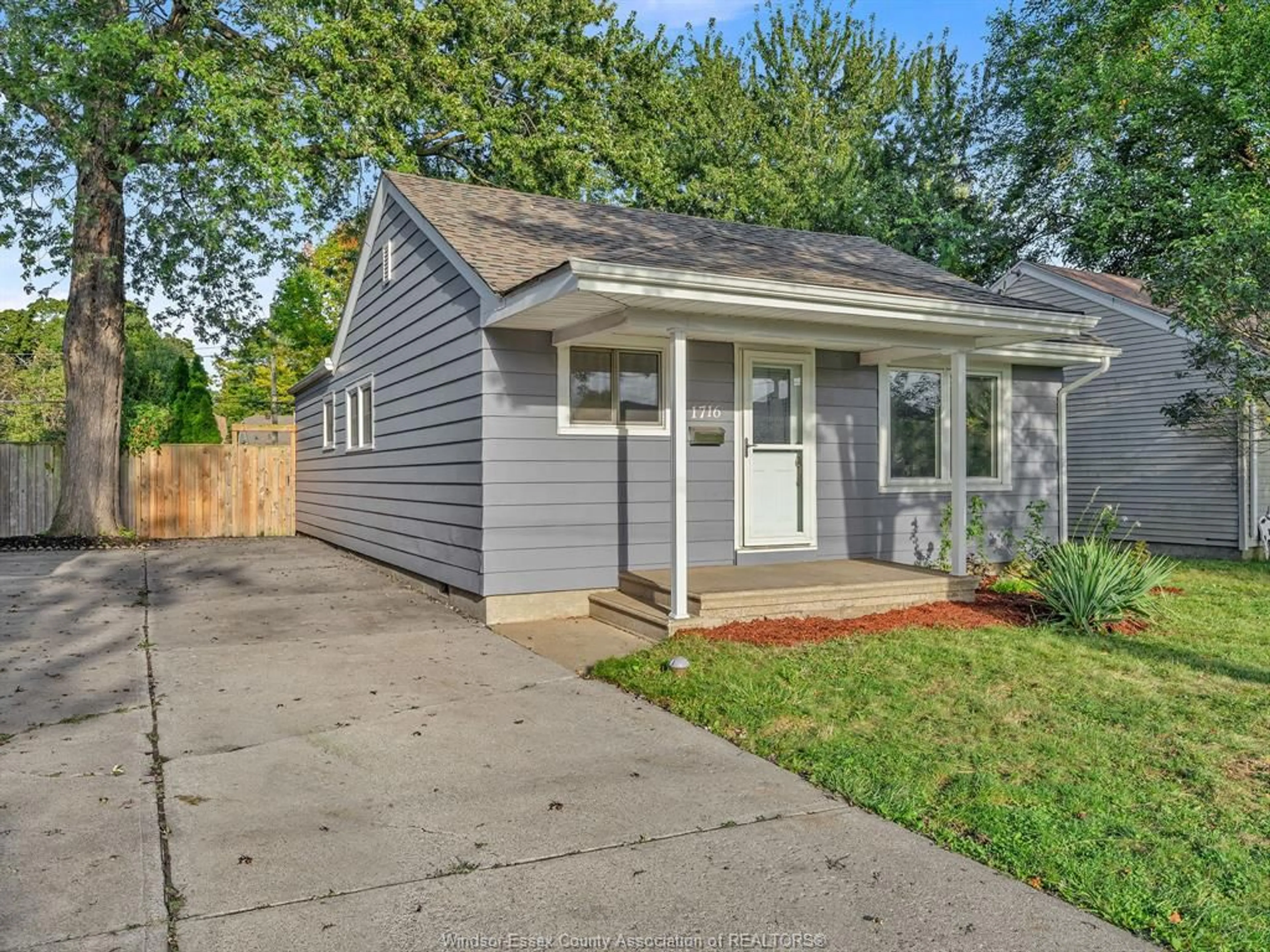 Home with vinyl exterior material, street for 1716 BENJAMIN, Windsor Ontario N8Y 4W6