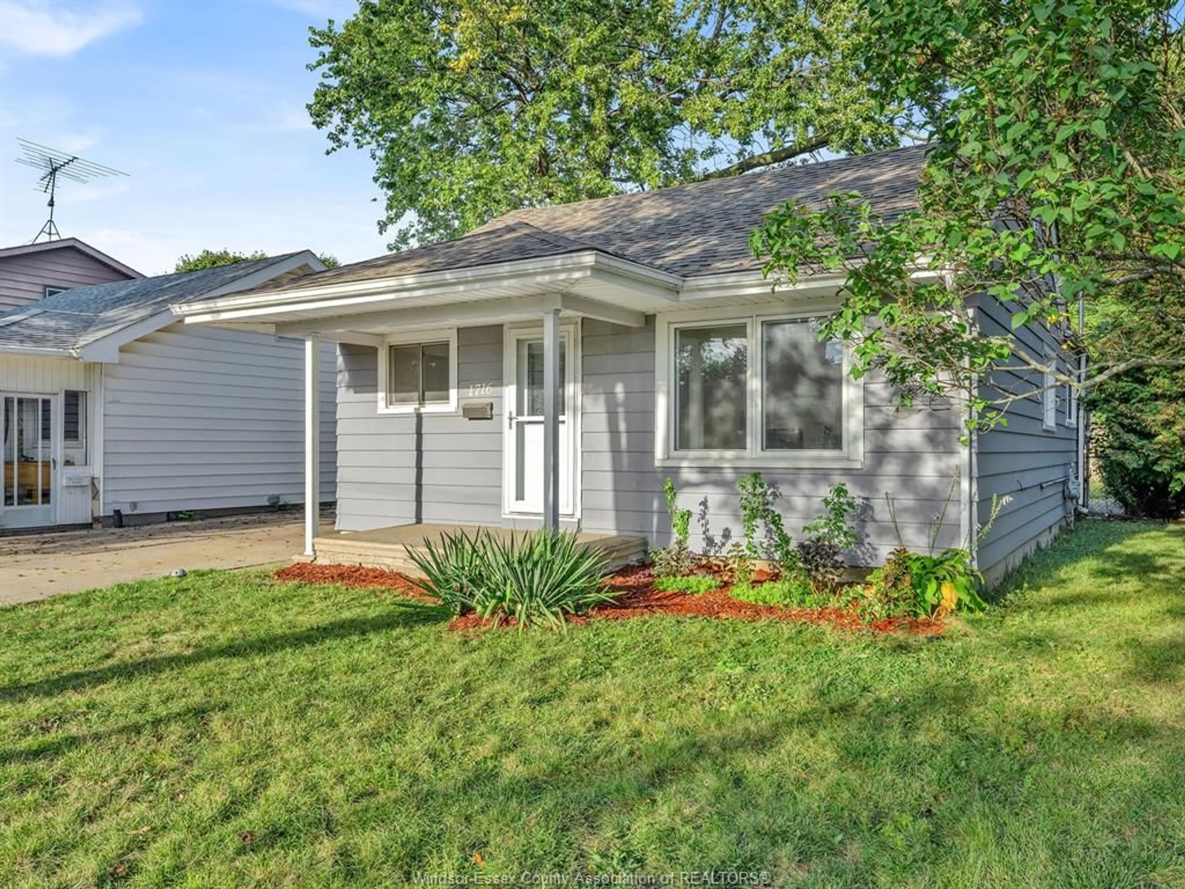 Home with vinyl exterior material, street for 1716 BENJAMIN, Windsor Ontario N8Y 4W6