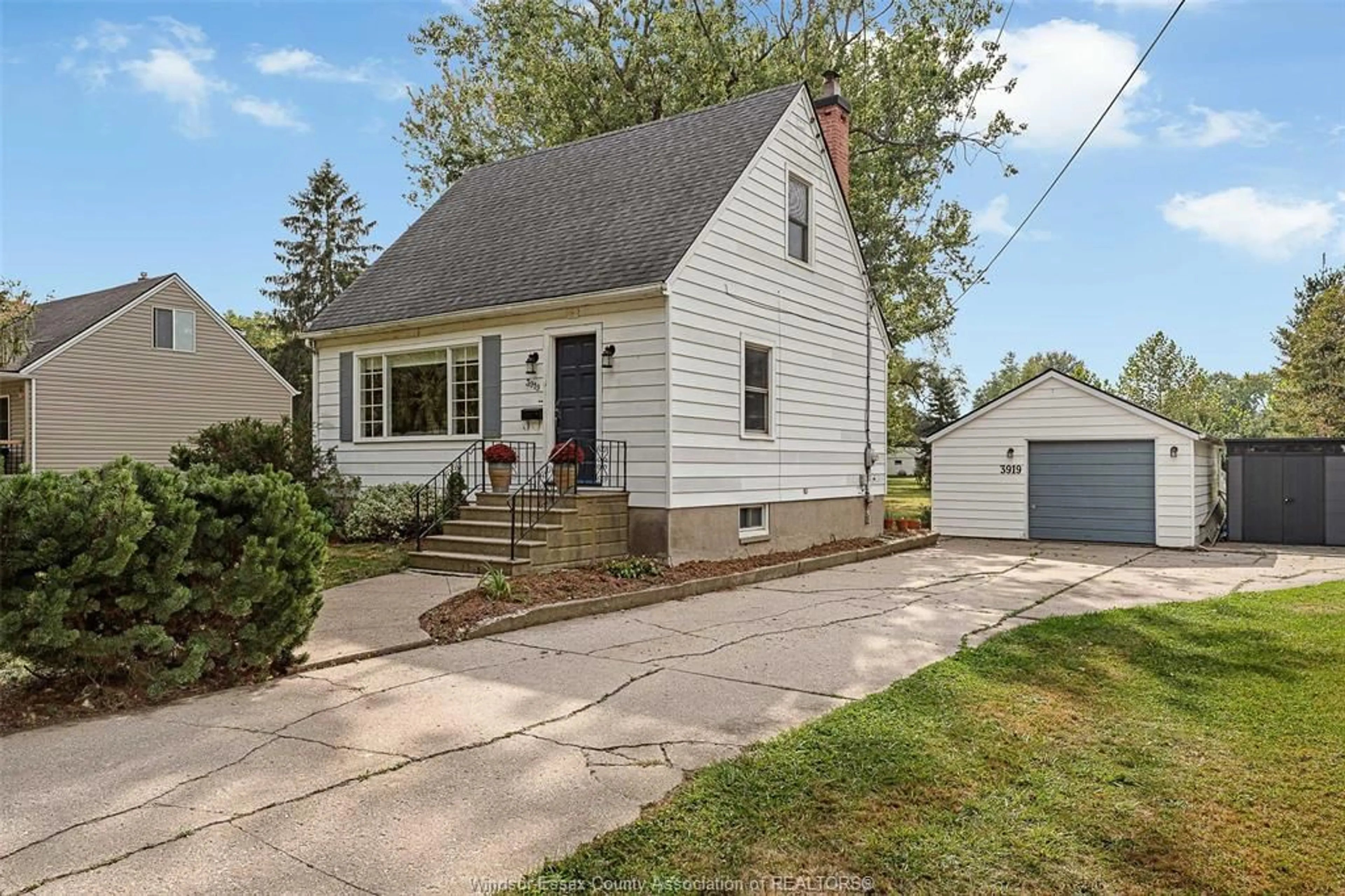 Home with vinyl exterior material, street for 3919 RODD Pl, Windsor Ontario N9G 1Z1