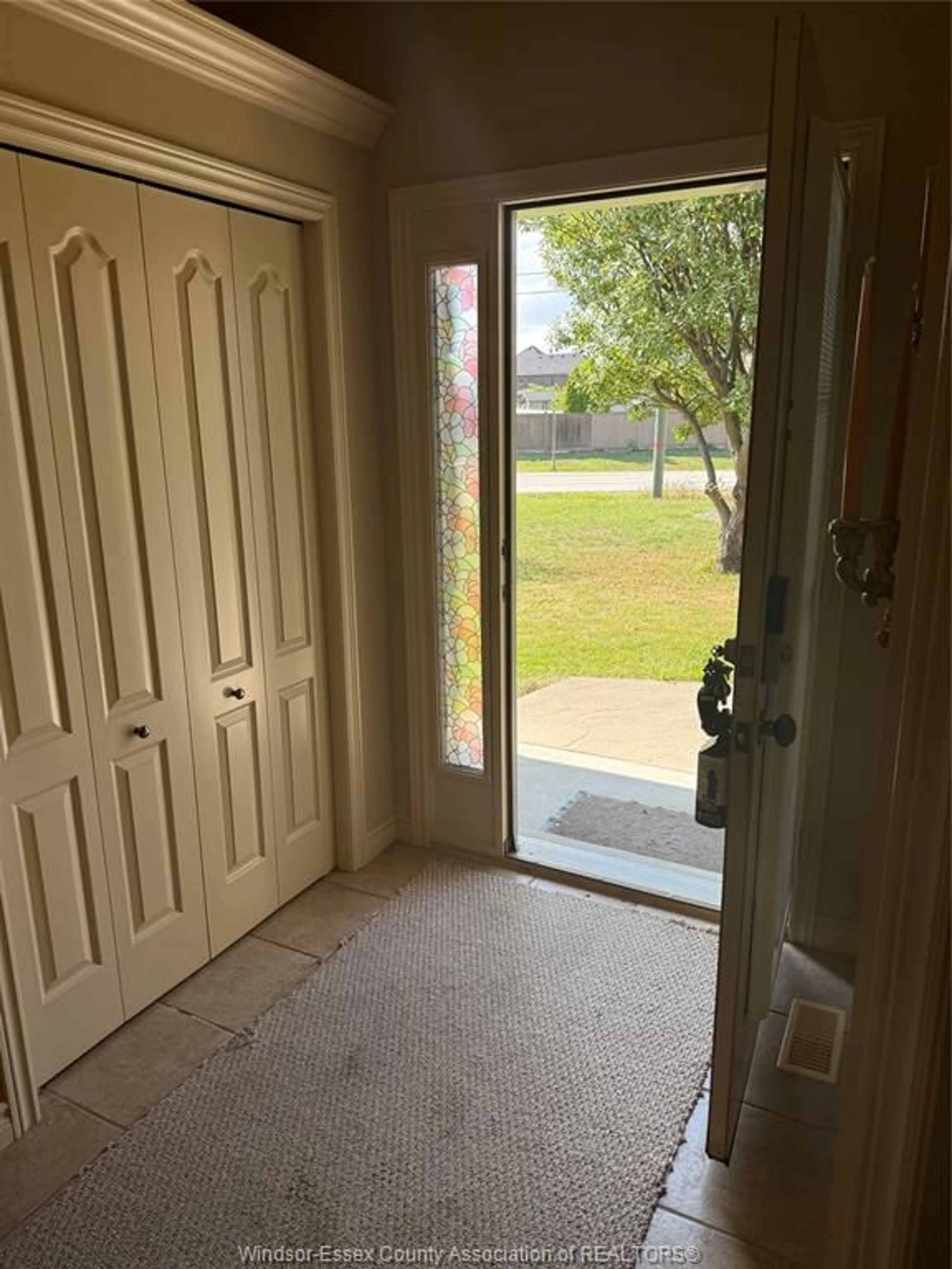 Indoor entryway for 203 WHISPER CREEK Cir, Lakeshore Ontario N9J 1G3