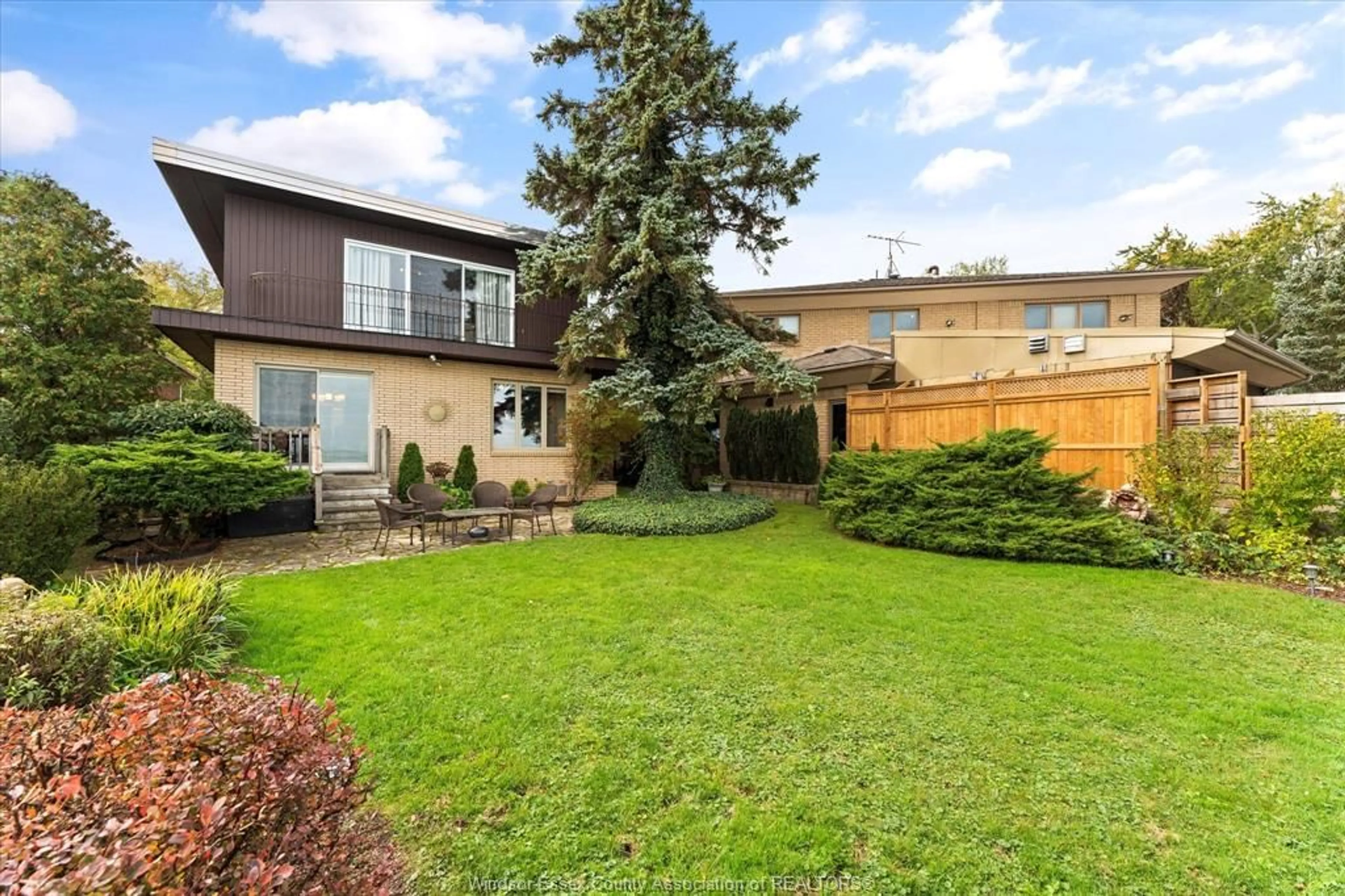 Patio, street for 696 Old Tecumseh Rd, Lakeshore Ontario N0R 1A0