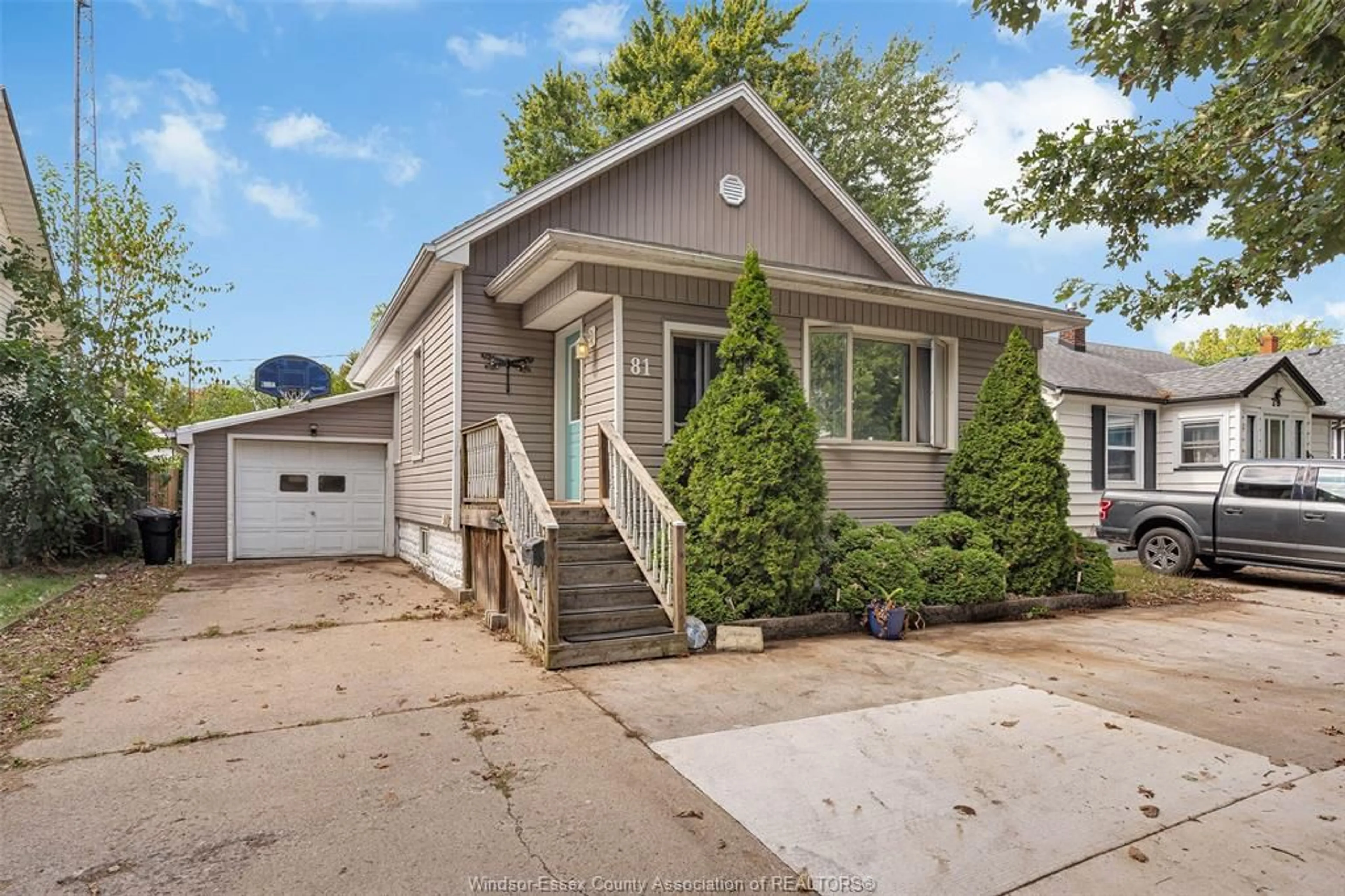 Home with vinyl exterior material, street for 81 WIGLE, Leamington Ontario N8H 2T3