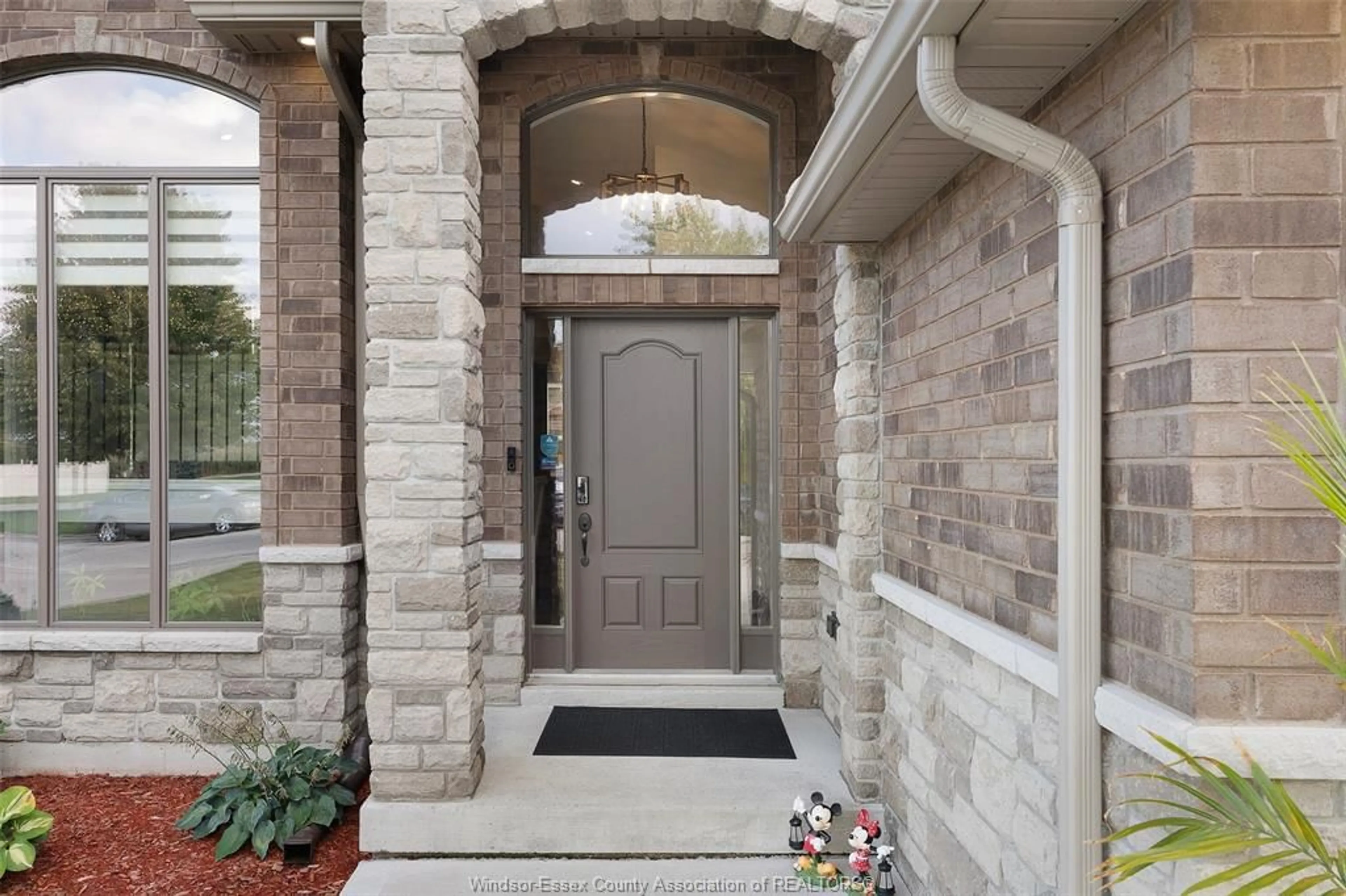 Indoor entryway for 231 SUMMER St, Belle River Ontario N8L 0G7