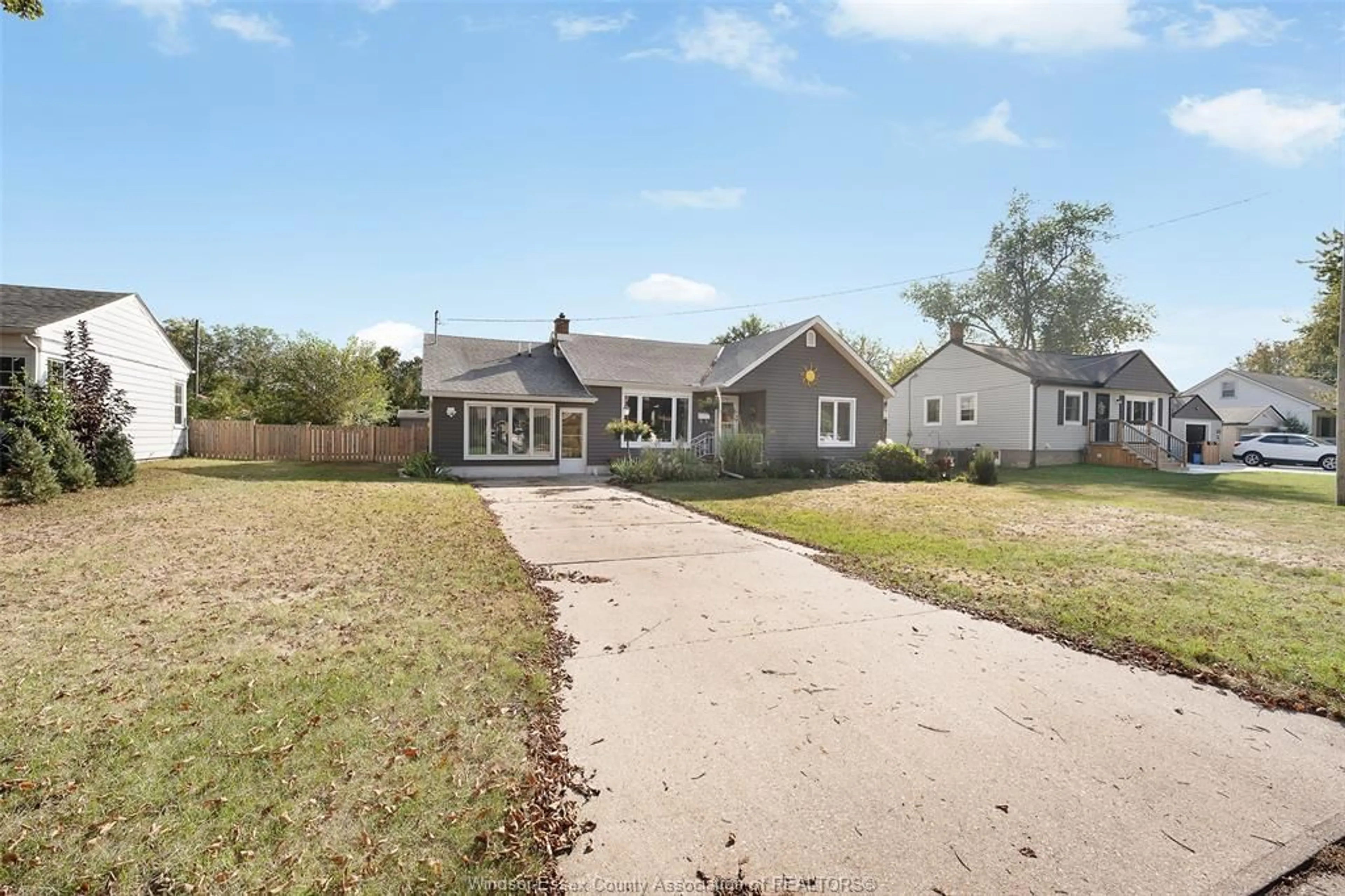 A pic from outside/outdoor area/front of a property/back of a property/a pic from drone, street for 583 WALLACE, Windsor Ontario N9G 1M1