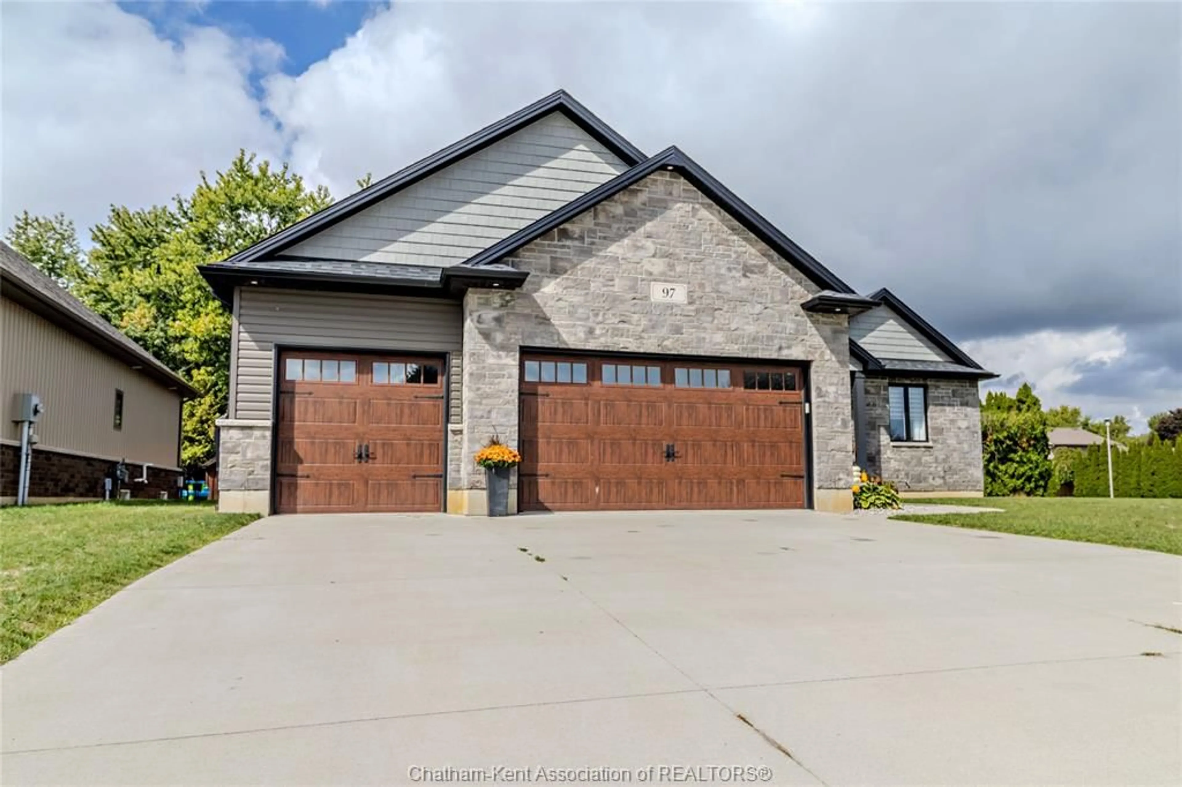 Indoor garage for 97 SLEEPY MEADOW Dr, Blenheim Ontario N0P 1A0