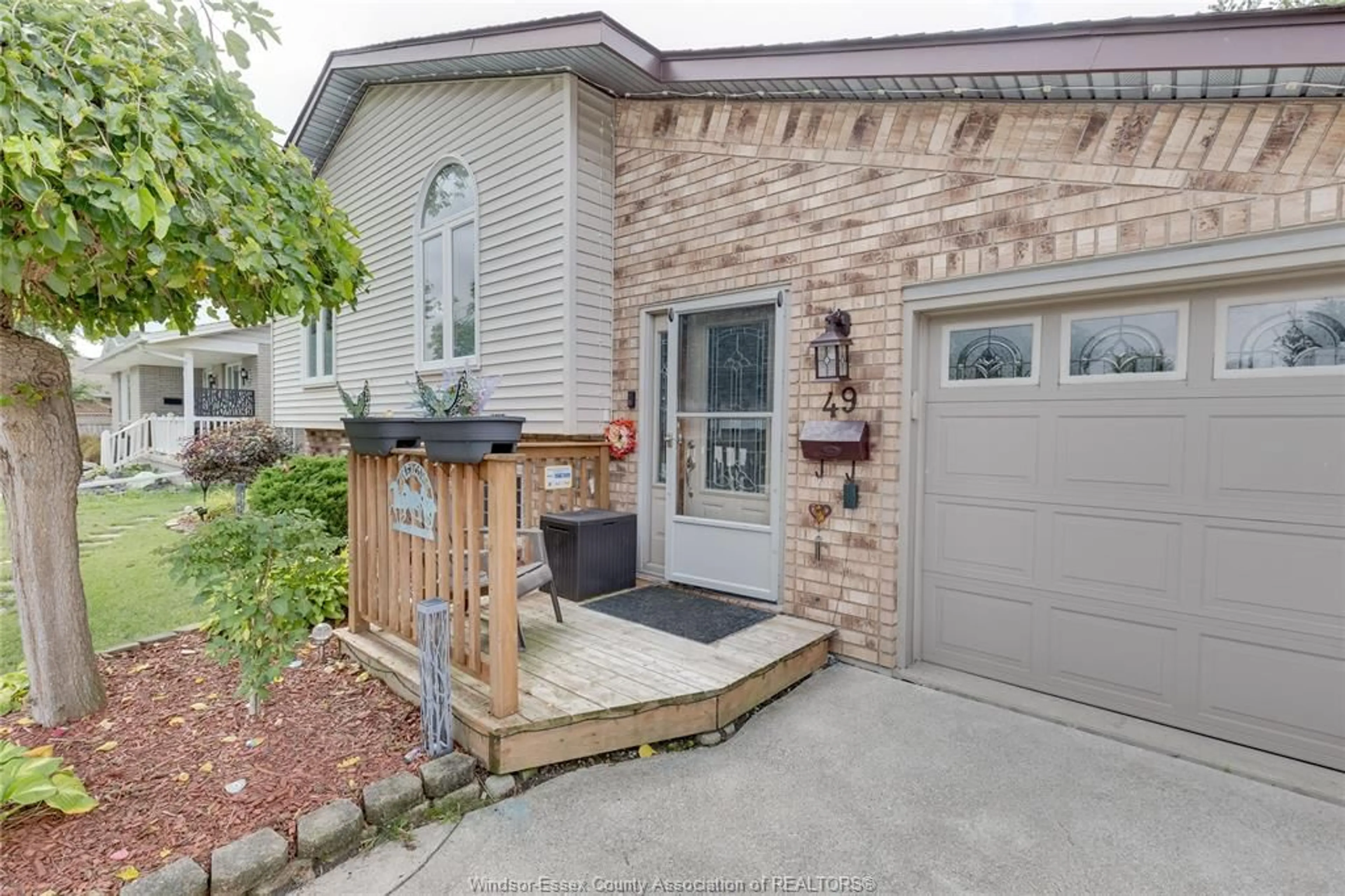 Home with brick exterior material, street for 49 STANTON Crt, Essex Ontario N8M 3B9