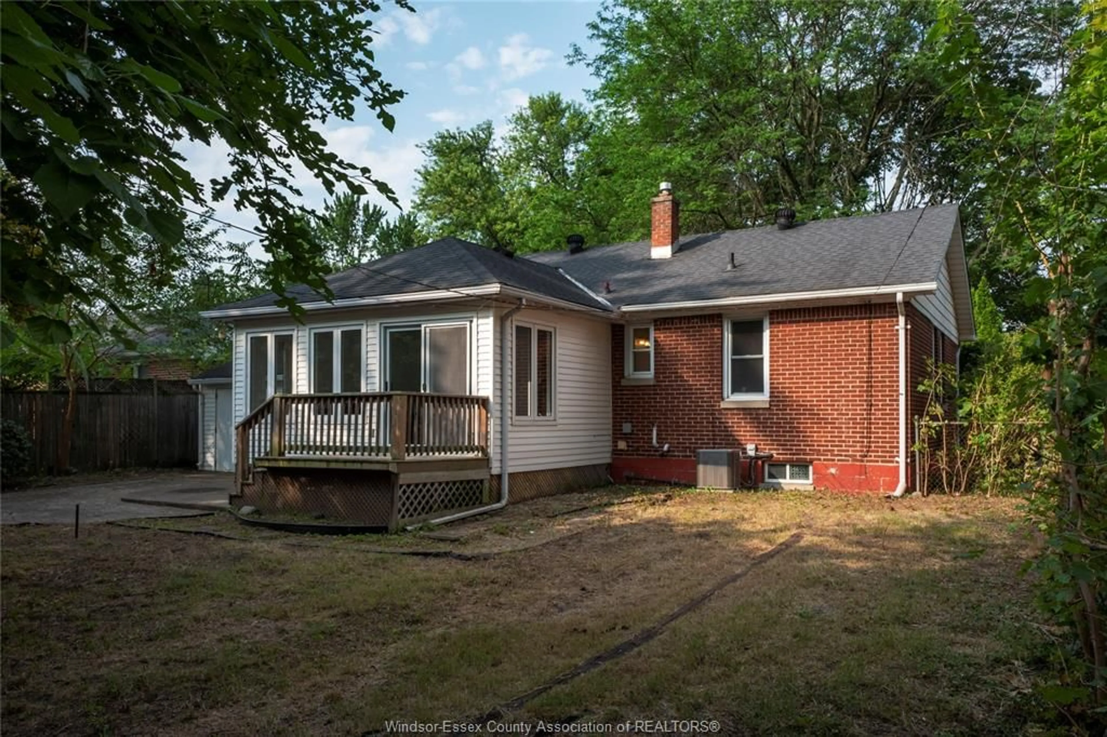 A pic from outside/outdoor area/front of a property/back of a property/a pic from drone, street for 2960 RANDOLPH, Windsor Ontario N9E 3E2