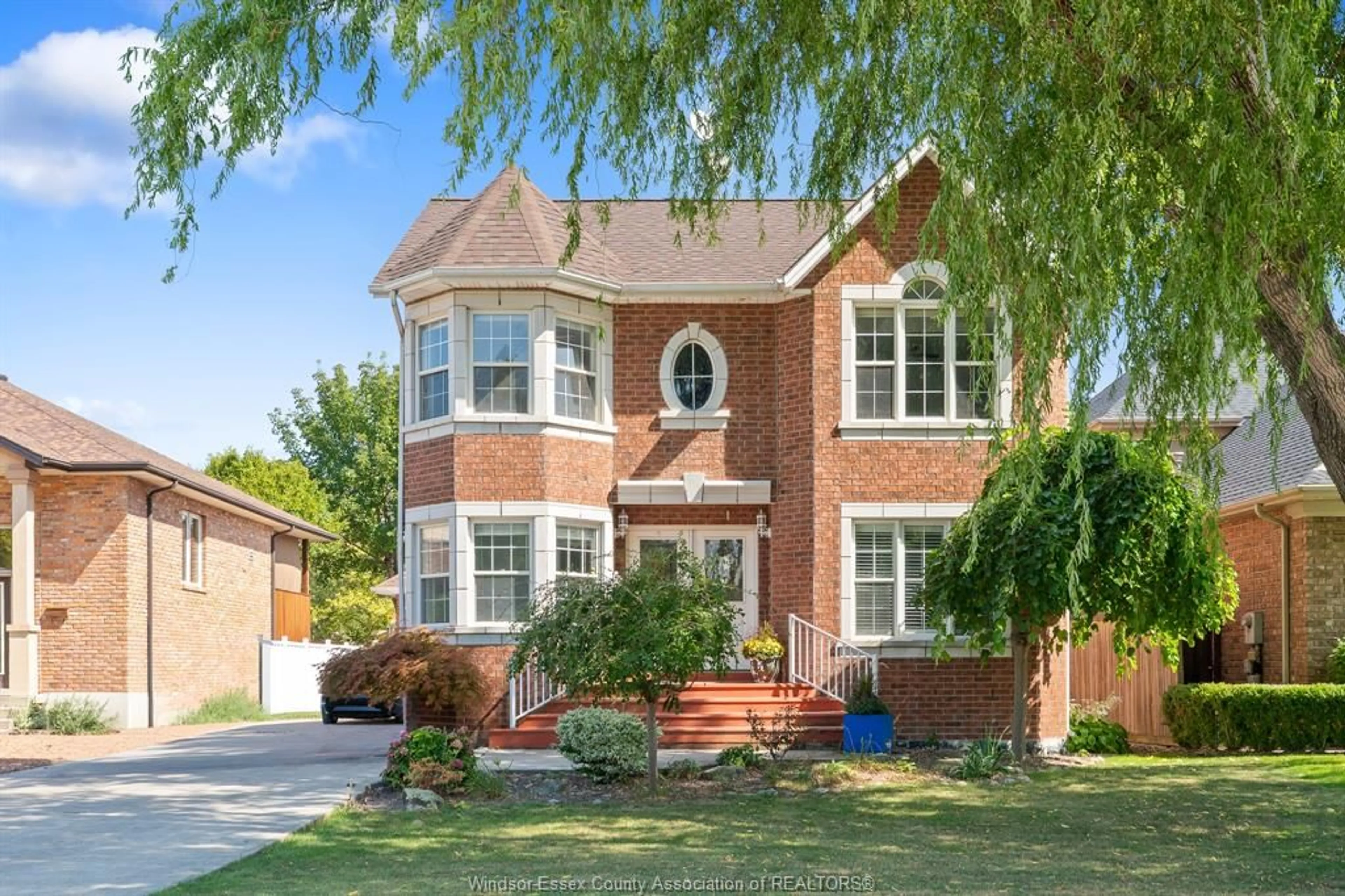 Home with brick exterior material, street for 850 SMEETON, Windsor Ontario N8S 3X5