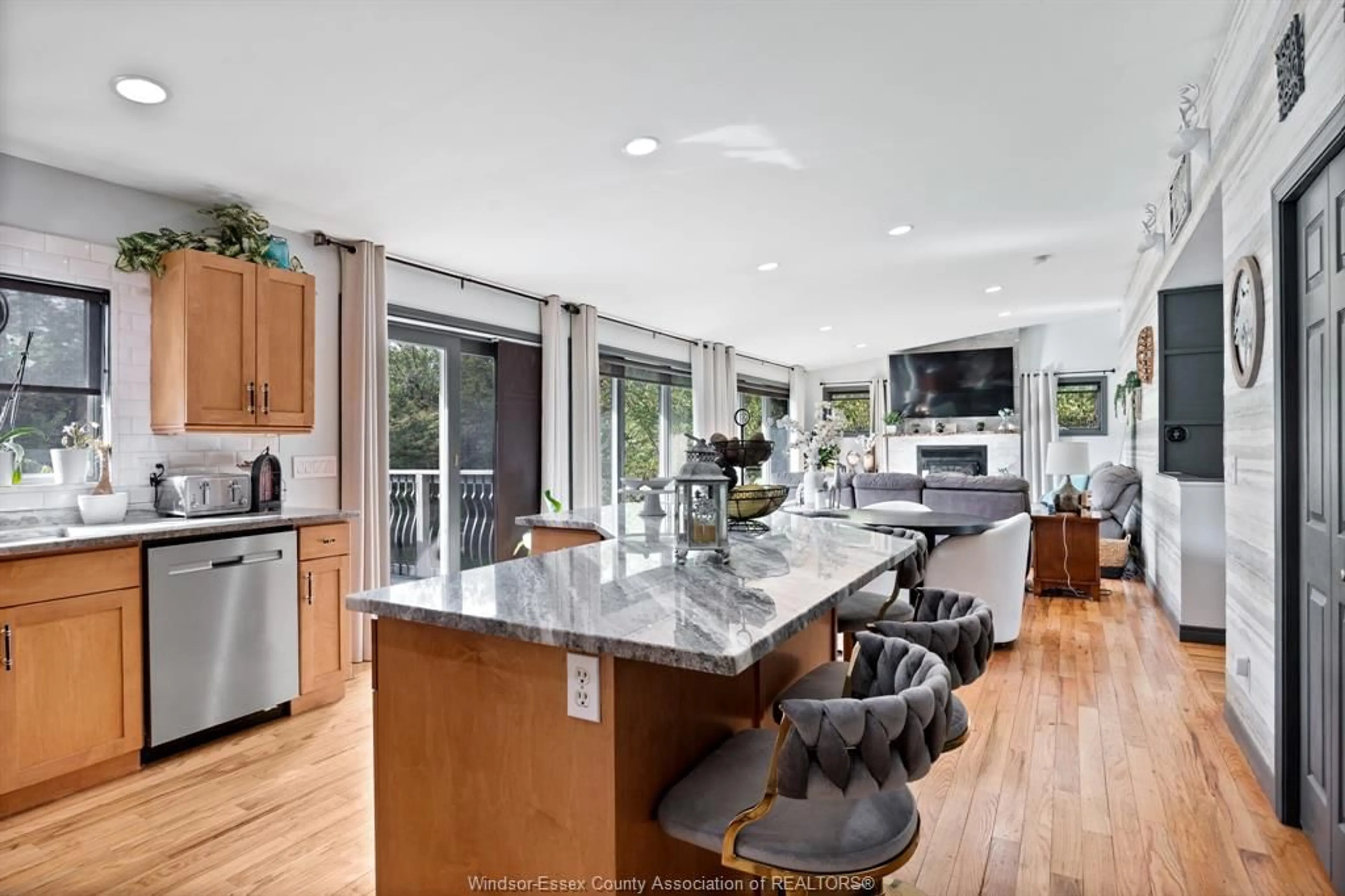 Open concept kitchen, ceramic/tile floor for 2891 COUNTY RD 27, Lakeshore Ontario N0R 1V0
