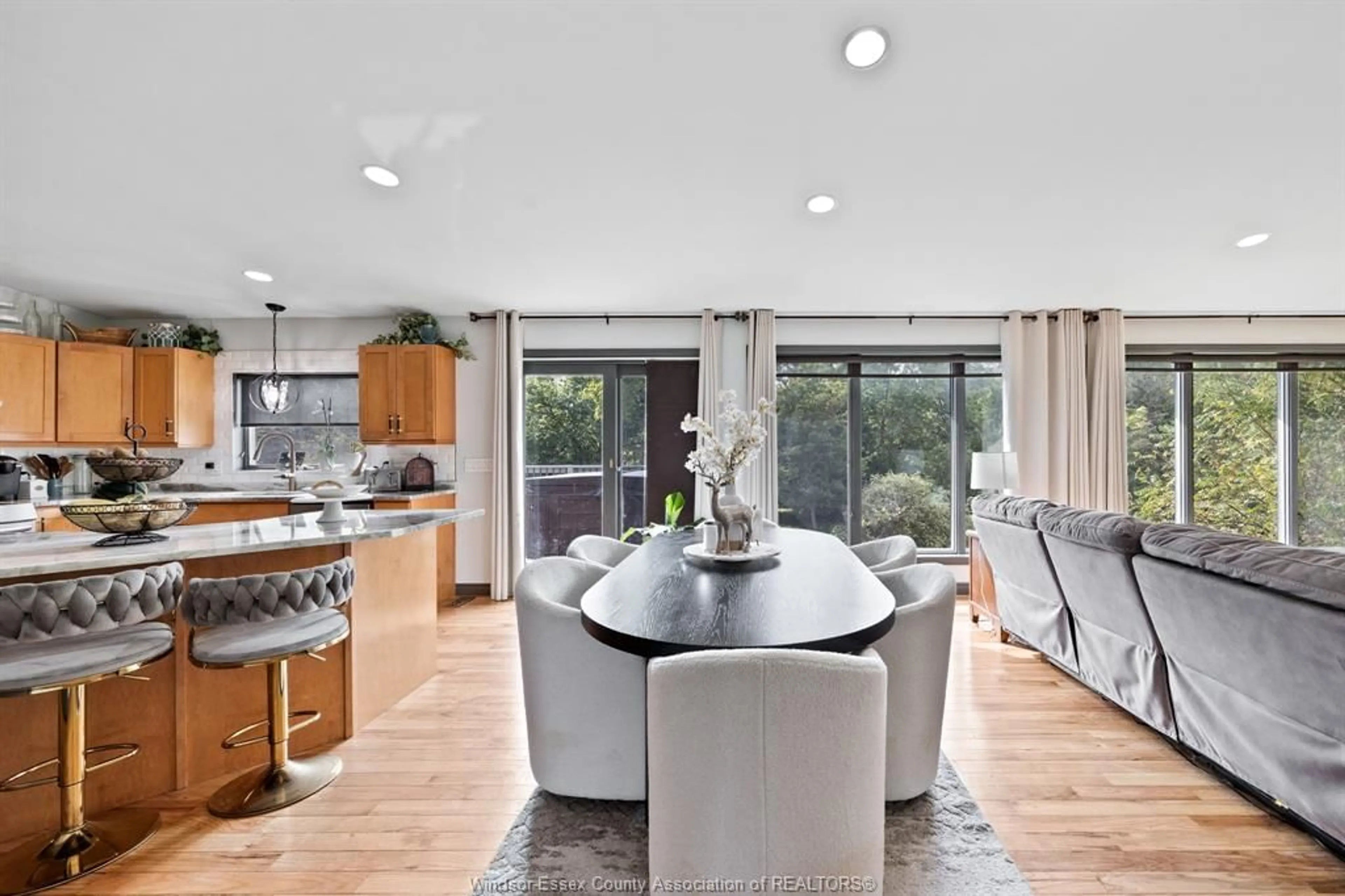 Open concept kitchen, ceramic/tile floor for 2891 COUNTY RD 27, Lakeshore Ontario N0R 1V0