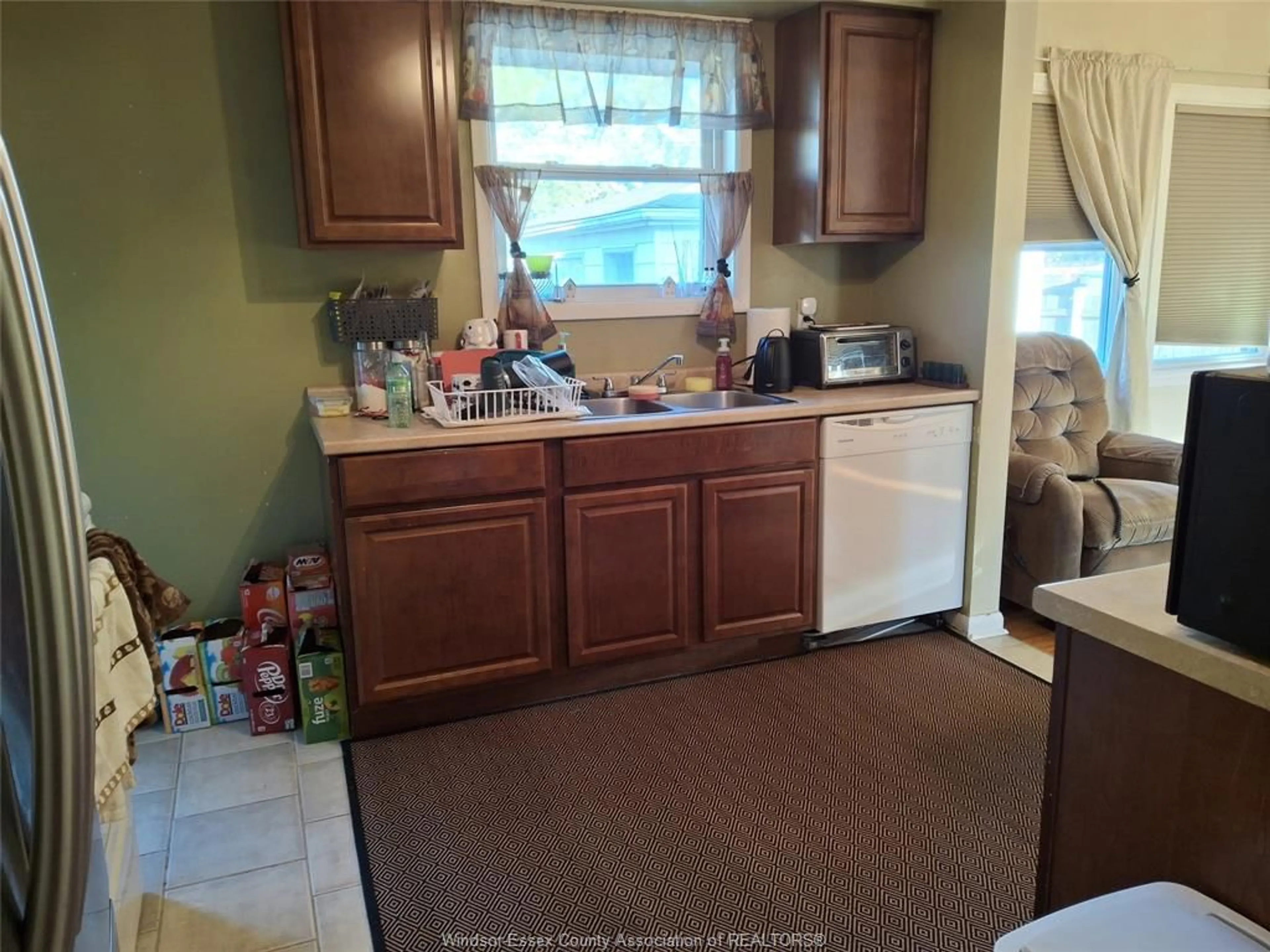 Standard kitchen, unknown for 3186 MMARK Ave, Windsor Ontario N9E 2W8