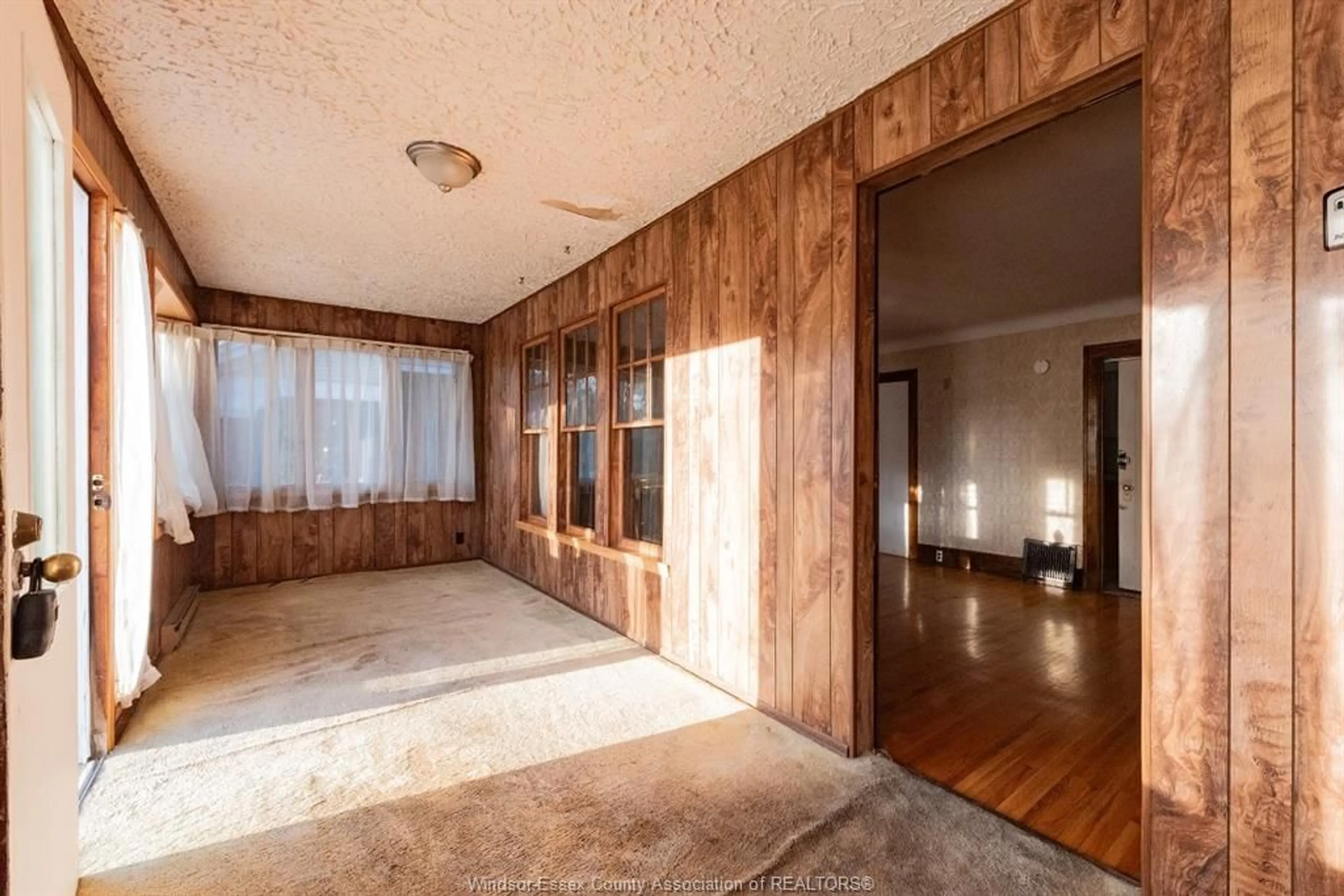 Indoor foyer for 480 PARTINGTON, Windsor Ontario N9B 2N5