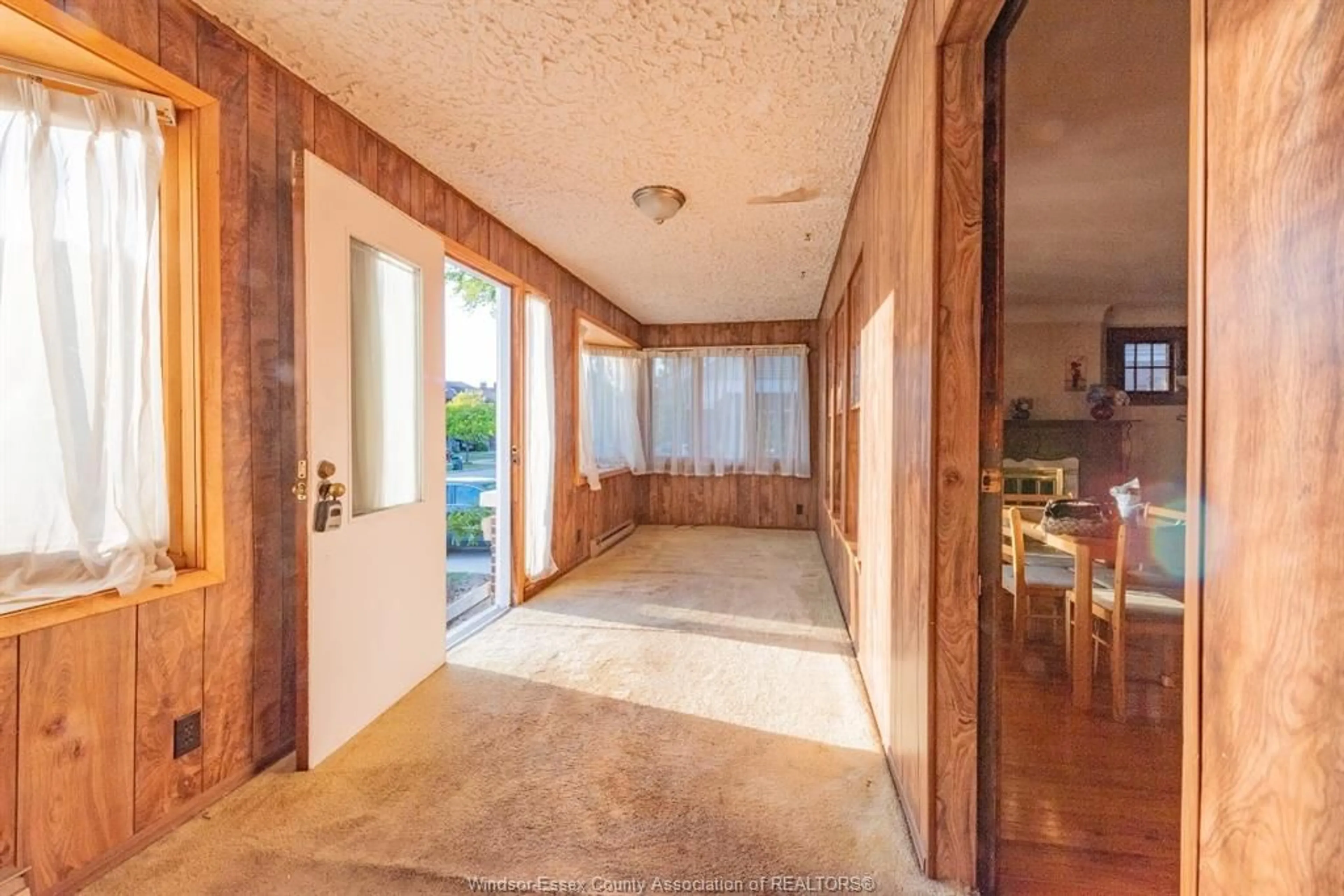 Indoor foyer for 480 PARTINGTON, Windsor Ontario N9B 2N5