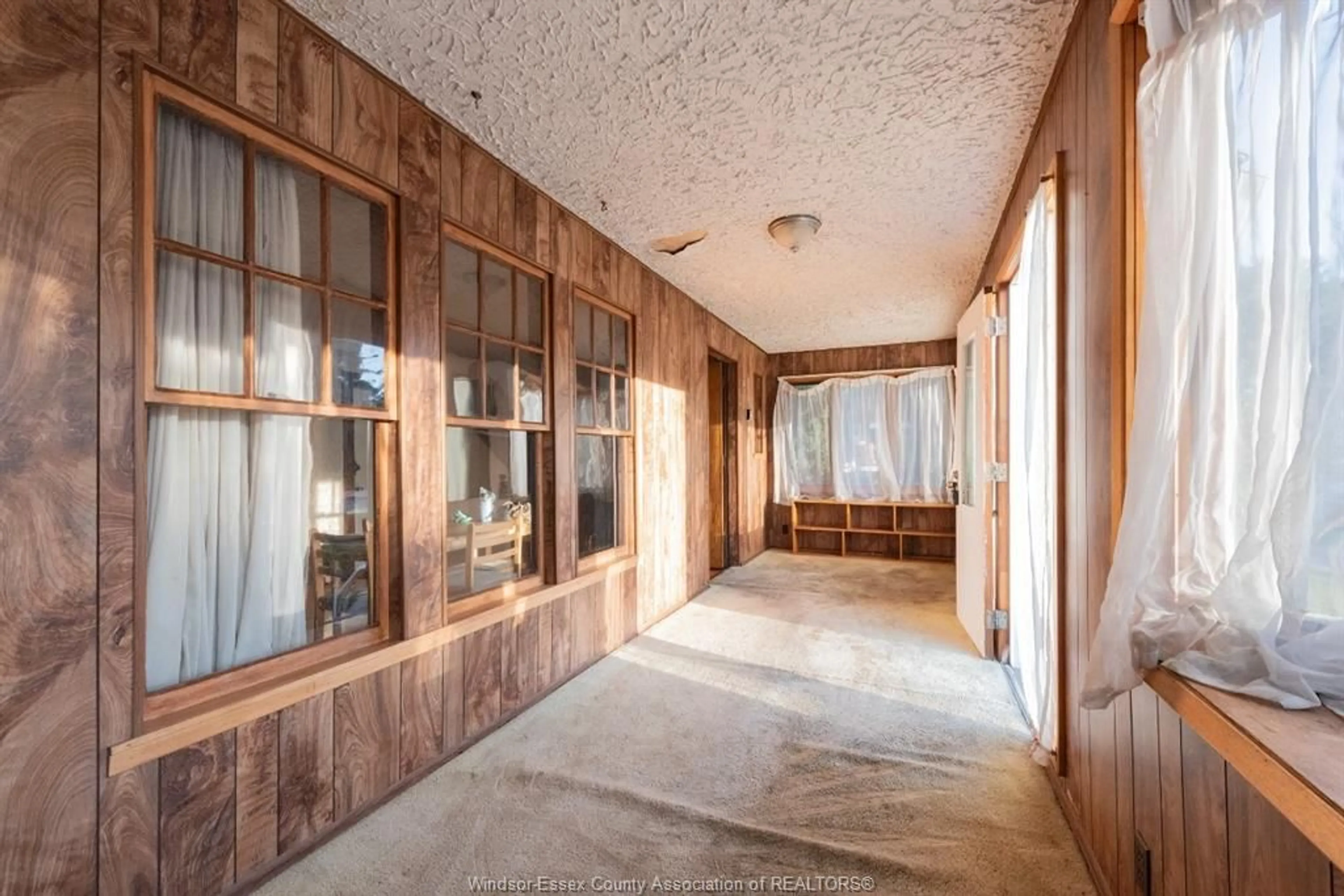 Indoor foyer for 480 PARTINGTON, Windsor Ontario N9B 2N5