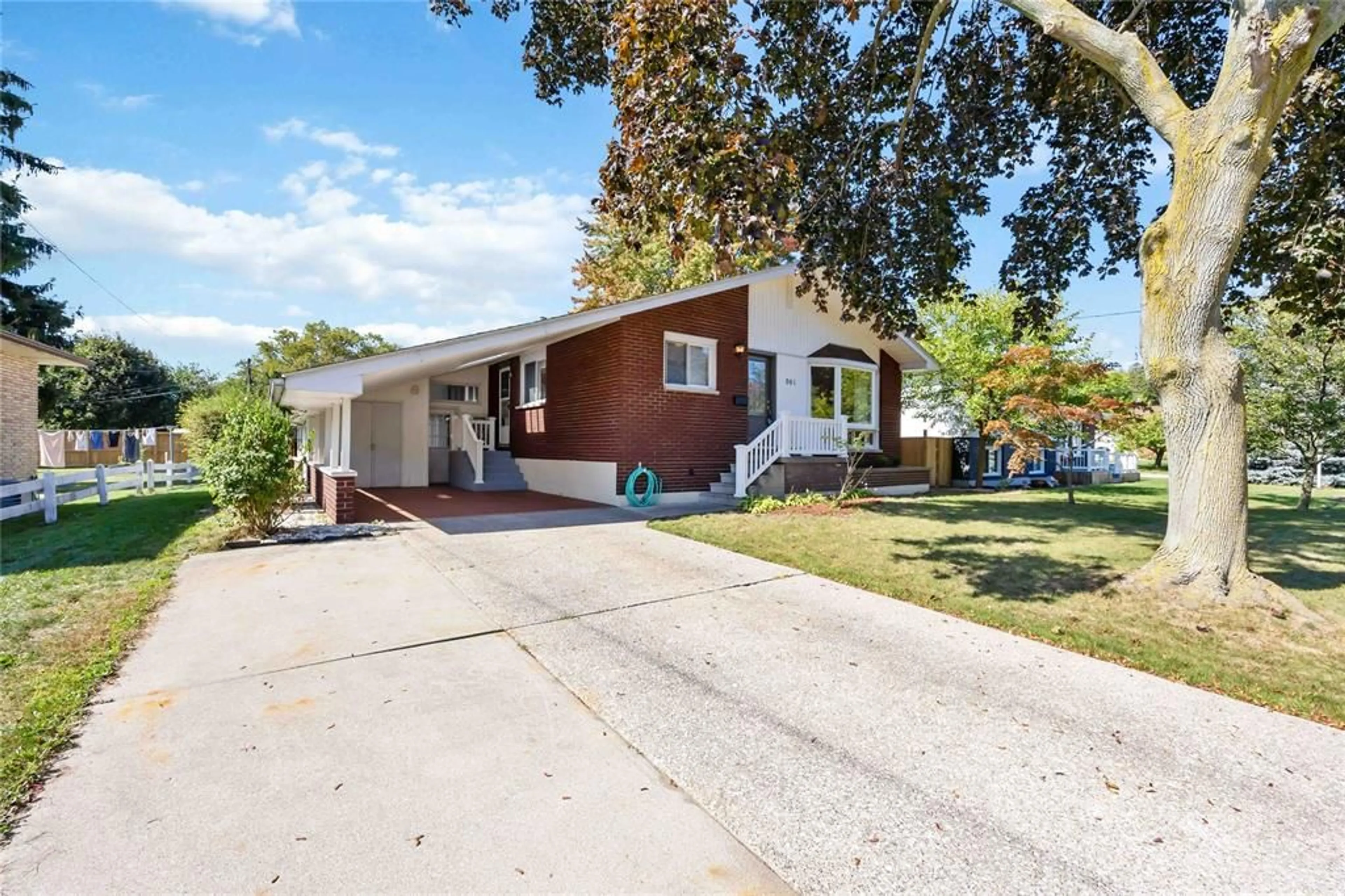 Unknown for 961 Ennisclaire Dr, Sarnia Ontario N7V 3G8